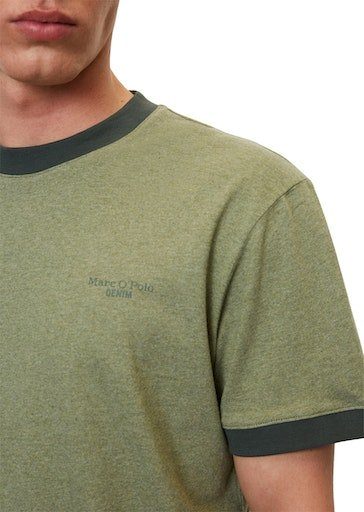 Marc O'Polo T-Shirt der DENIM dezentem green auf earthy Markenlabel Brust mit