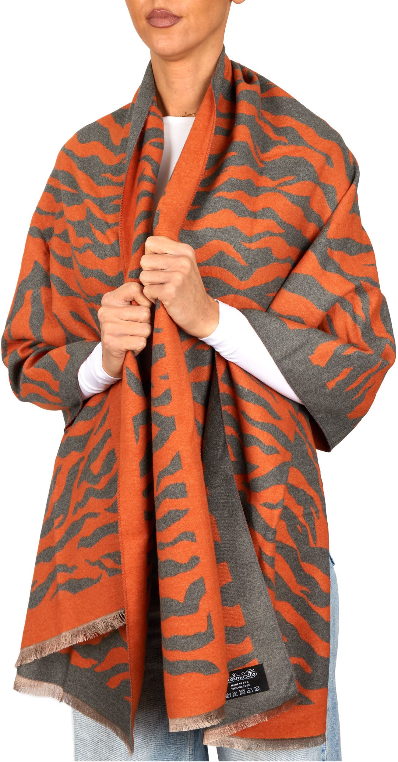 BRUBAKER Schal Cashmirillo Damenschal mit Zebra Muster - 70 x 200 cm - Warm, (1-St. Winterschal mit weichem Kaschmir-Gefühl - Schwarz Weiß), Kuschelig & Oversiz – Bild 2 von 5
