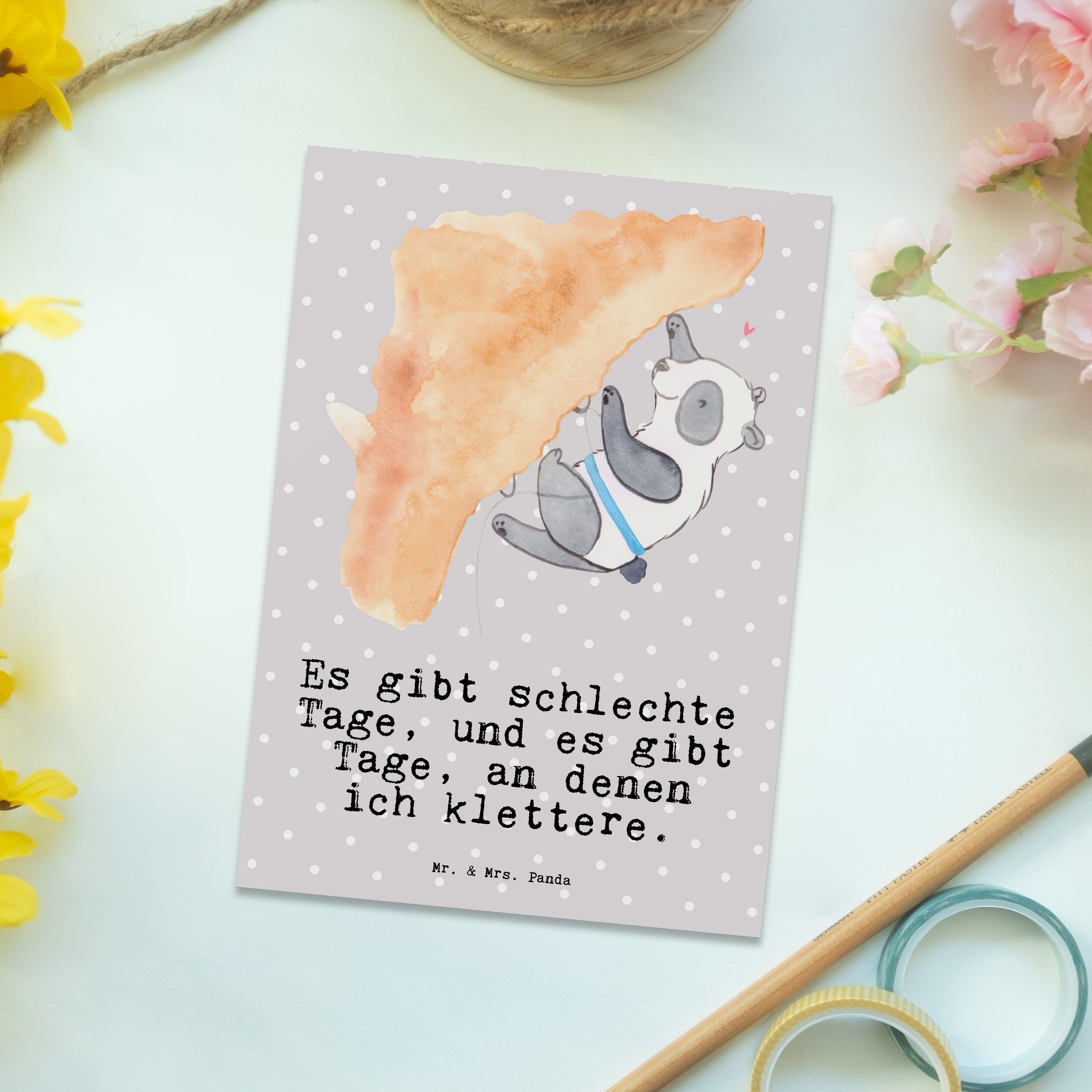 Mr. & Mrs. Panda Postkarte Panda Klettern Tage - Grau Pastell - Geschenk, Schenken, Karte, Grußk