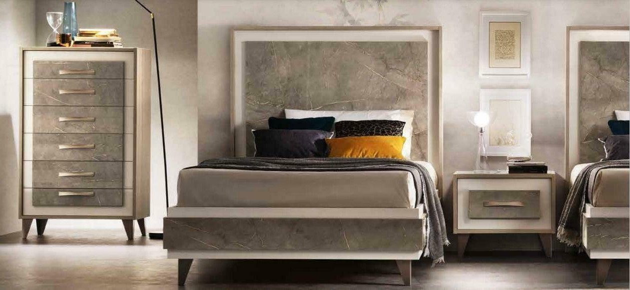 Xlmoebel Schlafzimmer-Set Arredoclassic Schlafzimmermöbel aus Holz mit eleganten Details, (5-tlg., 2x Betten + 2x Nachttische + Kommode), Hergestellt in Europa