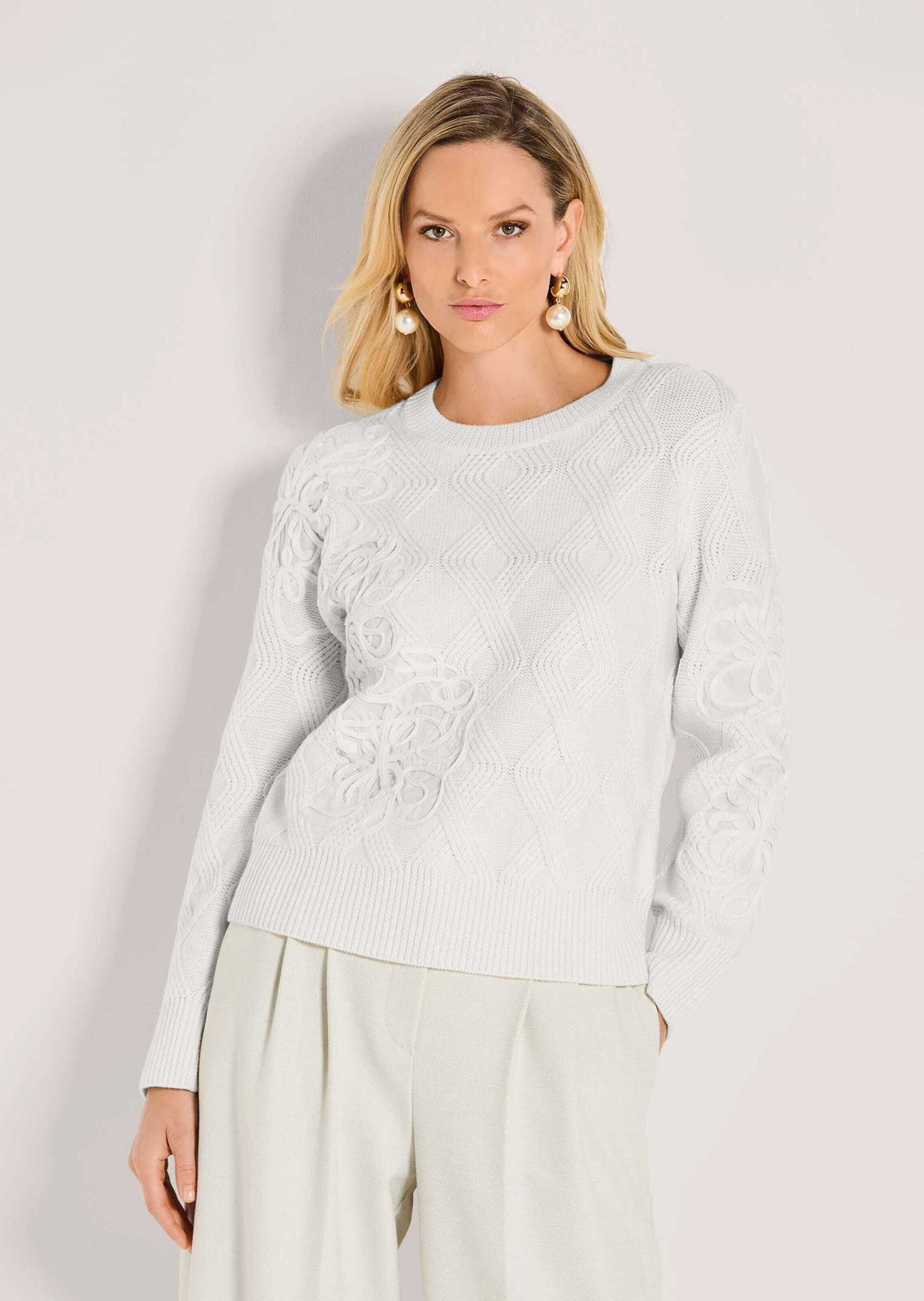 MADELEINE Strickpullover Rundhals-Wollpullover mit Kordelstickerei Schurwollpullover mit Rundhals, kunstvoll verstrickt, langärmelig