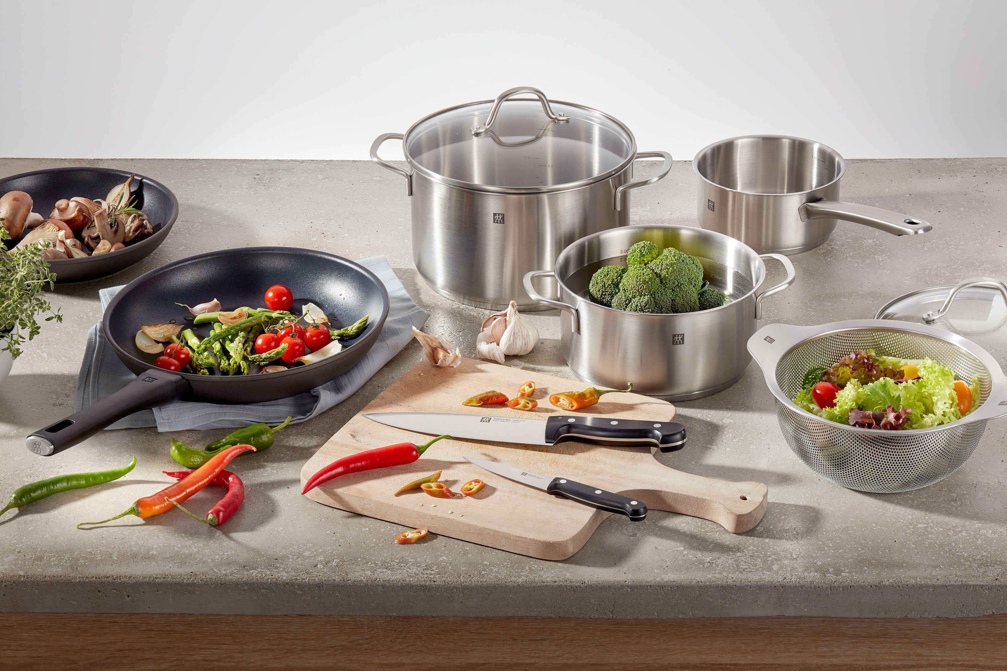 Zwilling Topf-Set Flow/Shine/Table/Twin Chef 2, 3-in1-Sieb, 28 Kochmesser-Set inkl. cm, (Set, Edelstahl Pfanne 3-teiligem 10-tlg), Induktion