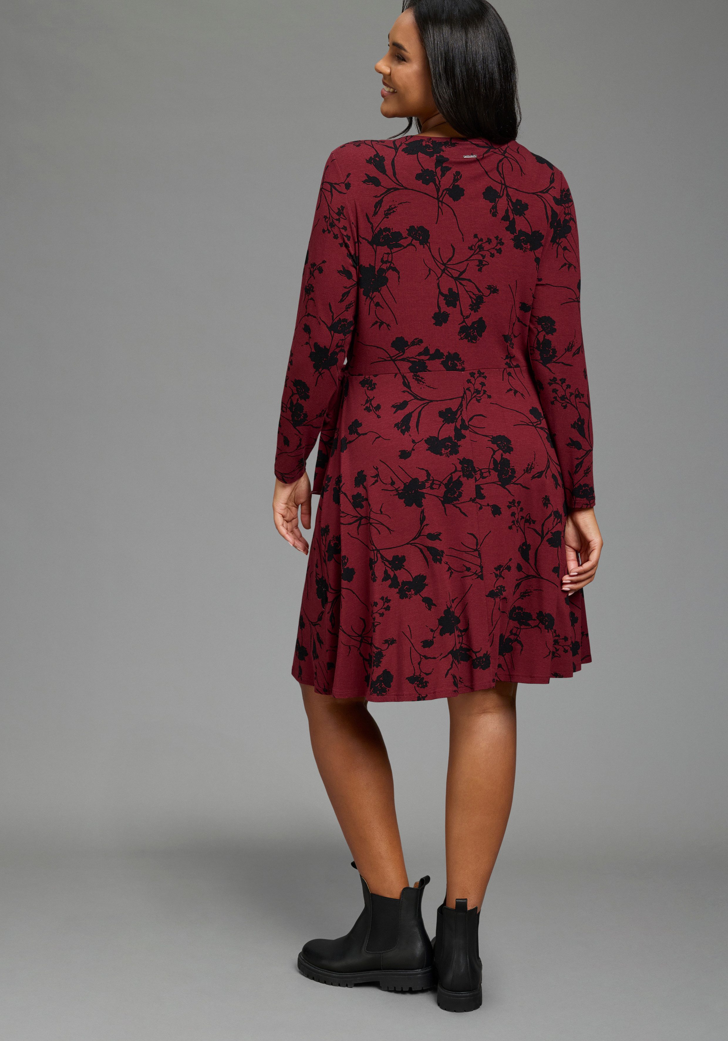 Laura Scott CURVE Wickelkleid Große Größen in großen Größen, aus elastischer Viskosemischung, taillierte Passform