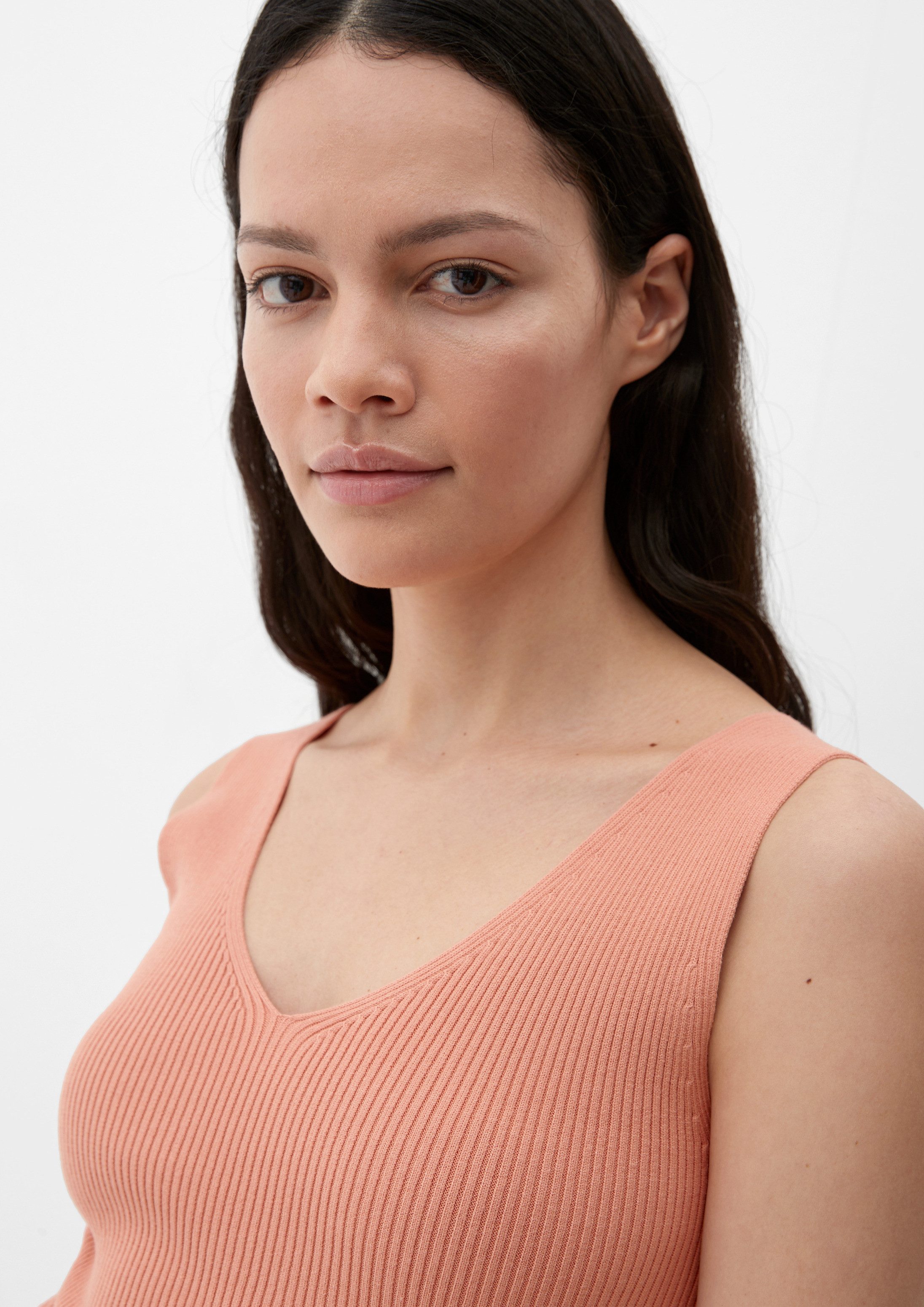 s.Oliver Rundhalspullover Strickpullunder Rippstrick-Top aus Viskosemix