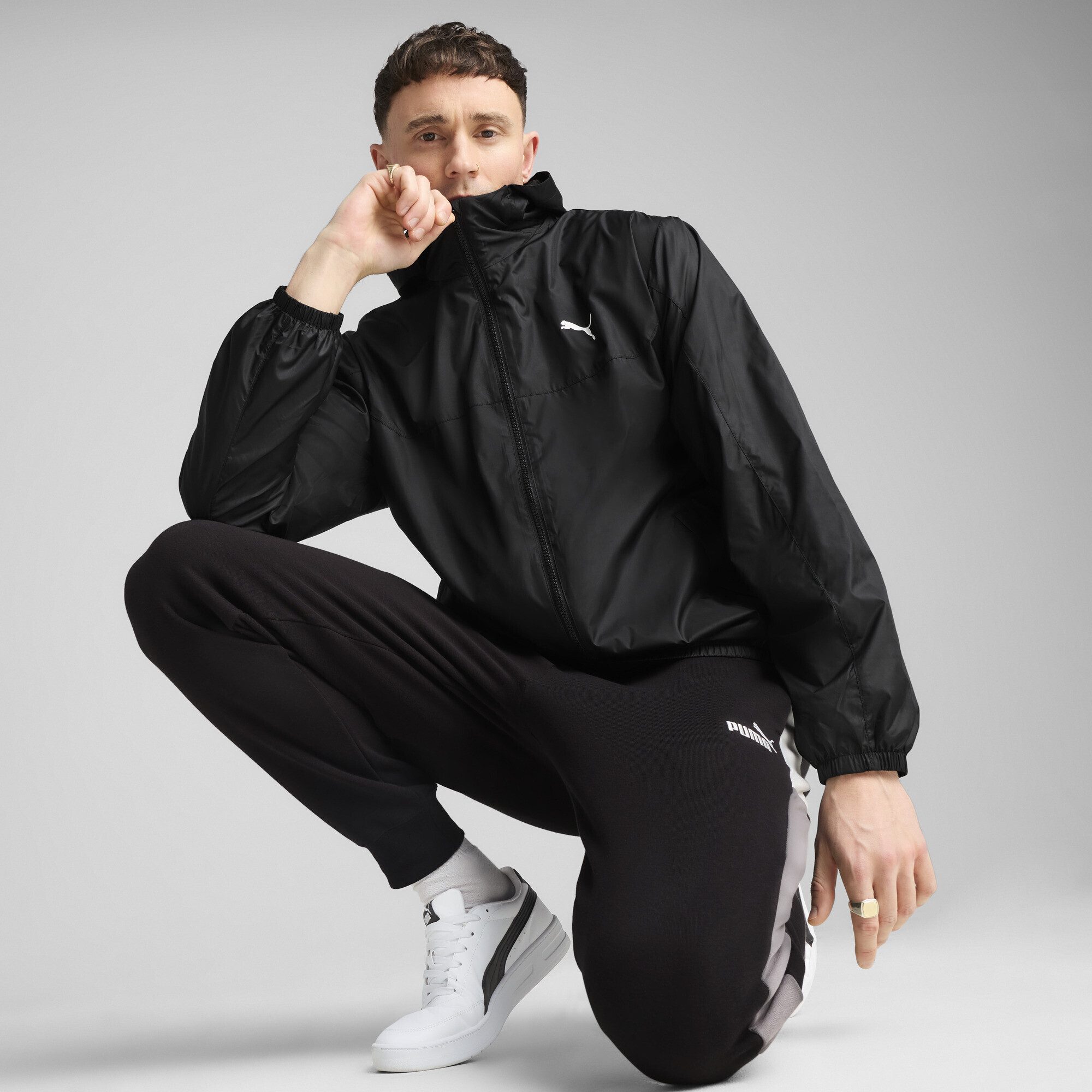 PUMA Windbreaker Essentials Regular Windjacke Herren