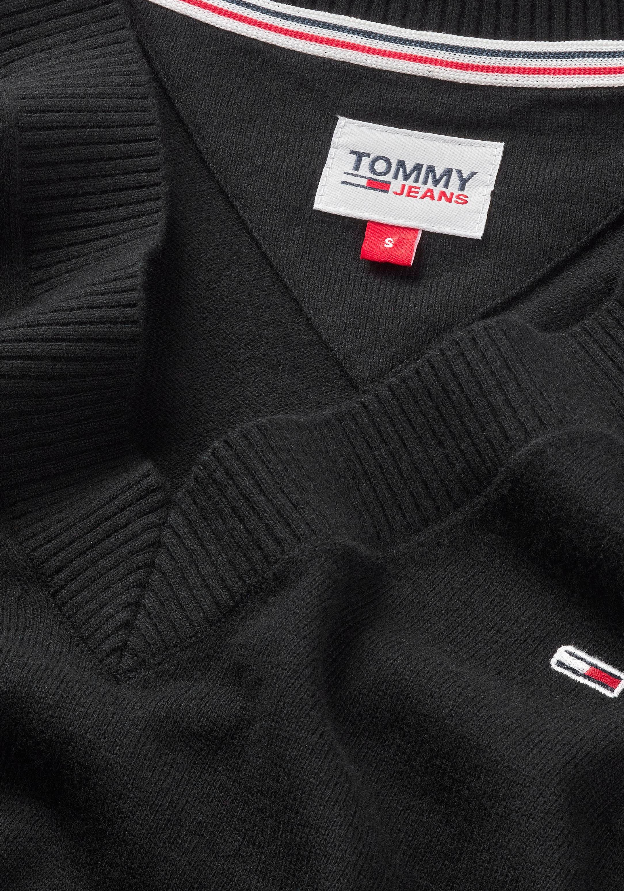 Jeans Tommy mit SWEATER Tommy Markenlabel Jeans Black ESSENTIAL VNECK V-Ausschnitt-Pullover TJW