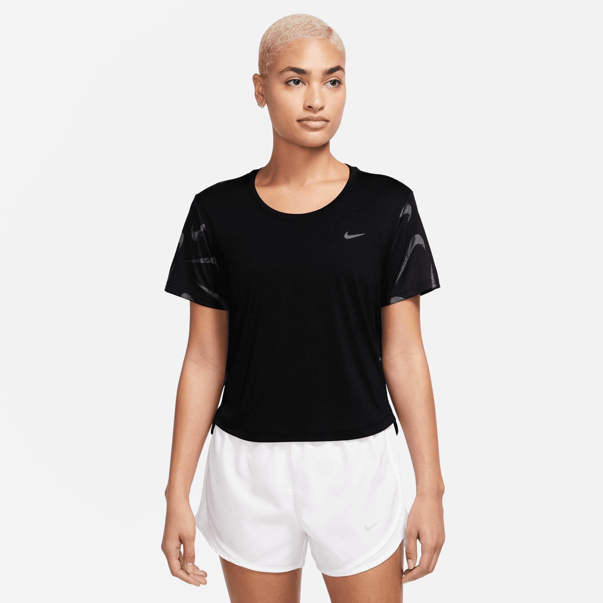 Nike Laufshirt SWOOSH DRI-FIT WOMEN'S PRINTED SHORT-SLEEVE CROP TOP BLACK/REFLECTIVE SILV | T-Shirts
