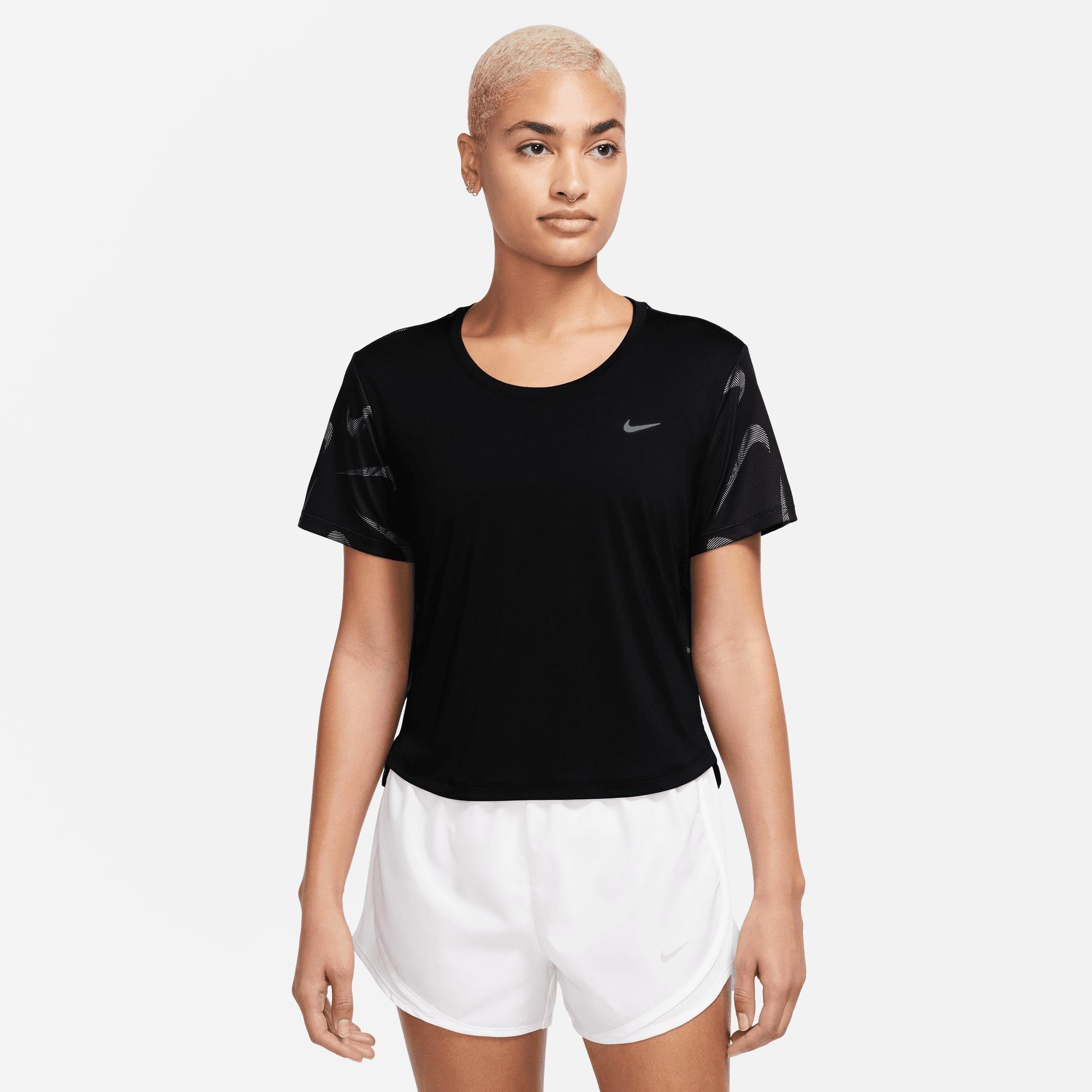 Nike Laufshirt SWOOSH DRI-FIT WOMEN'S PRINTED SHORT-SLEEVE CROP TOP BLACK/REFLECTIVE SILV