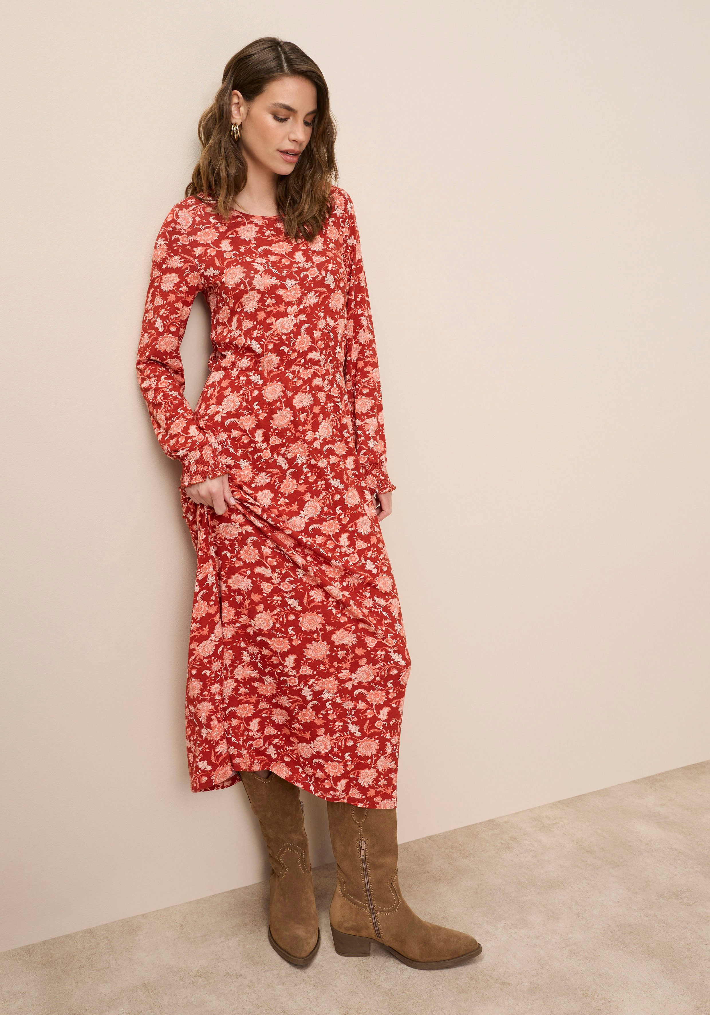 Tamaris Maxikleid aus Jersey-Material, für Casualmode und Herbstmode, feminin