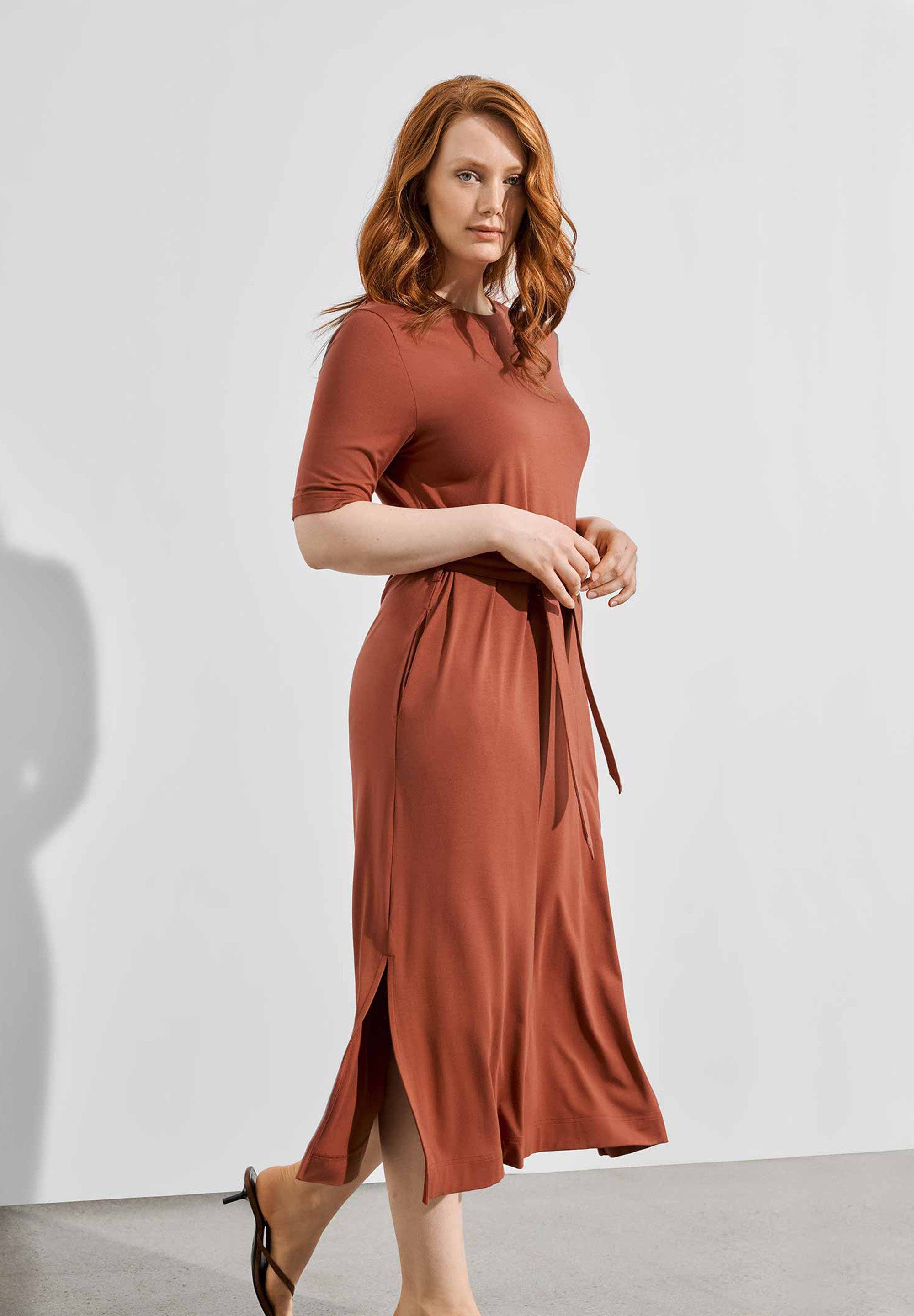 Les Lunes Jerseykleid Lolaa Dress lockerer Sitz, seitliche Schlitze, mit Gürtel und Seitentaschen