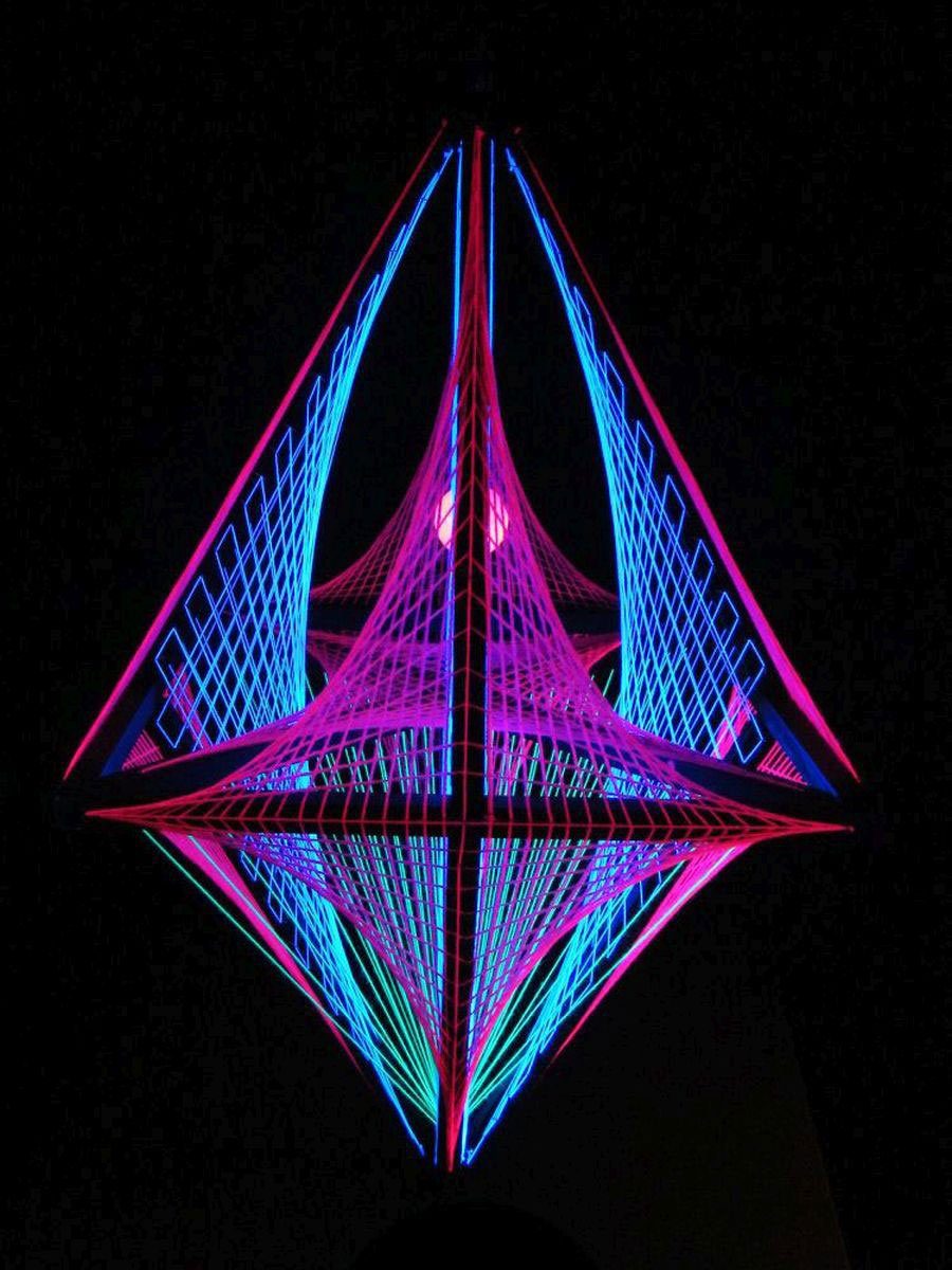 PSYWORK Dekoobjekt Schwarzlicht 3D StringArt Fadendeko Raute "Night Out", 95cm, UV-aktiv, leuchtet unter Schwarzlicht