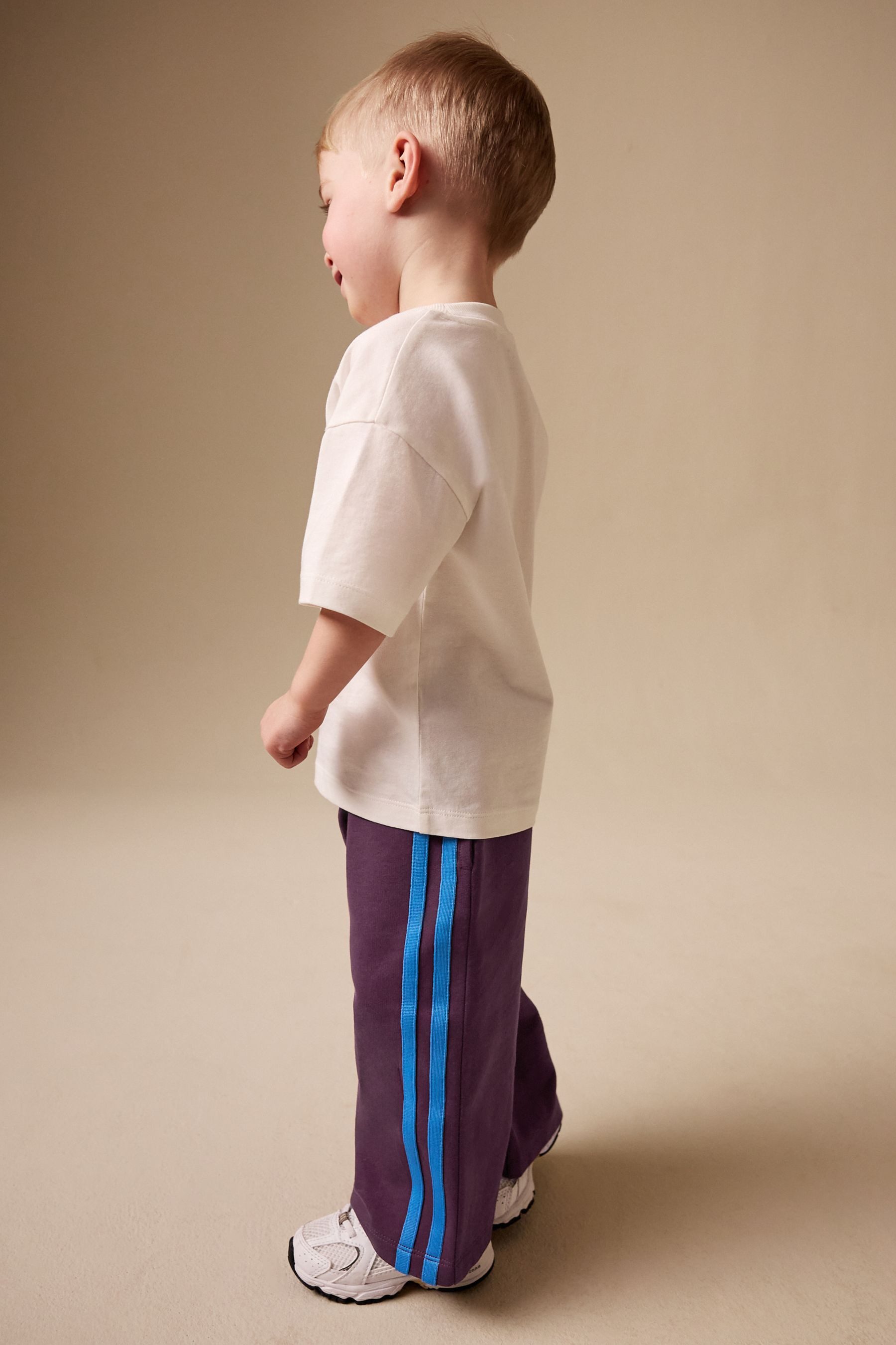 Next Jogginghose Jogginghose mit weitem Bein und Seitenstreifen (1-tlg) – Bild 5 von 5