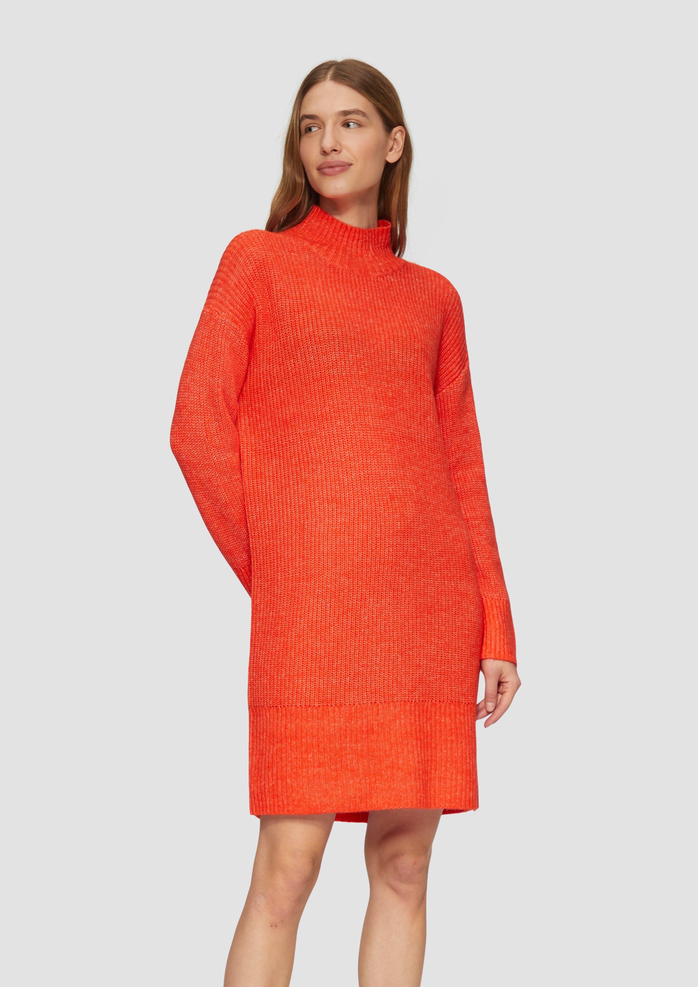 Minikleid Strickkleid mit Stehkragen und überschnittenen Schultern