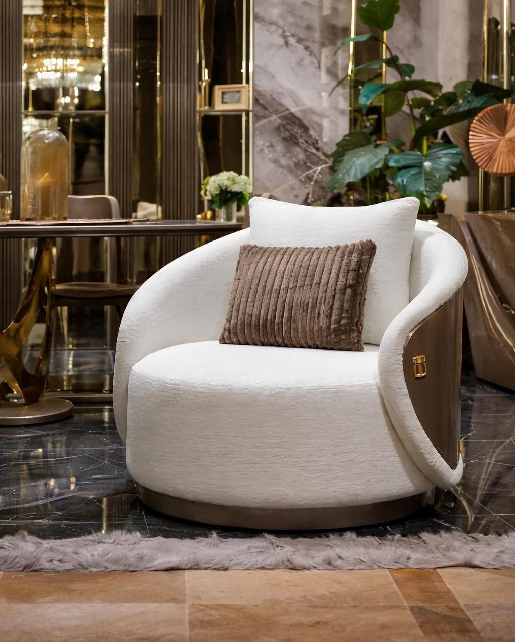 Sessel Eleganter weißer Loungesessel aus Textil mit Holzrahmen