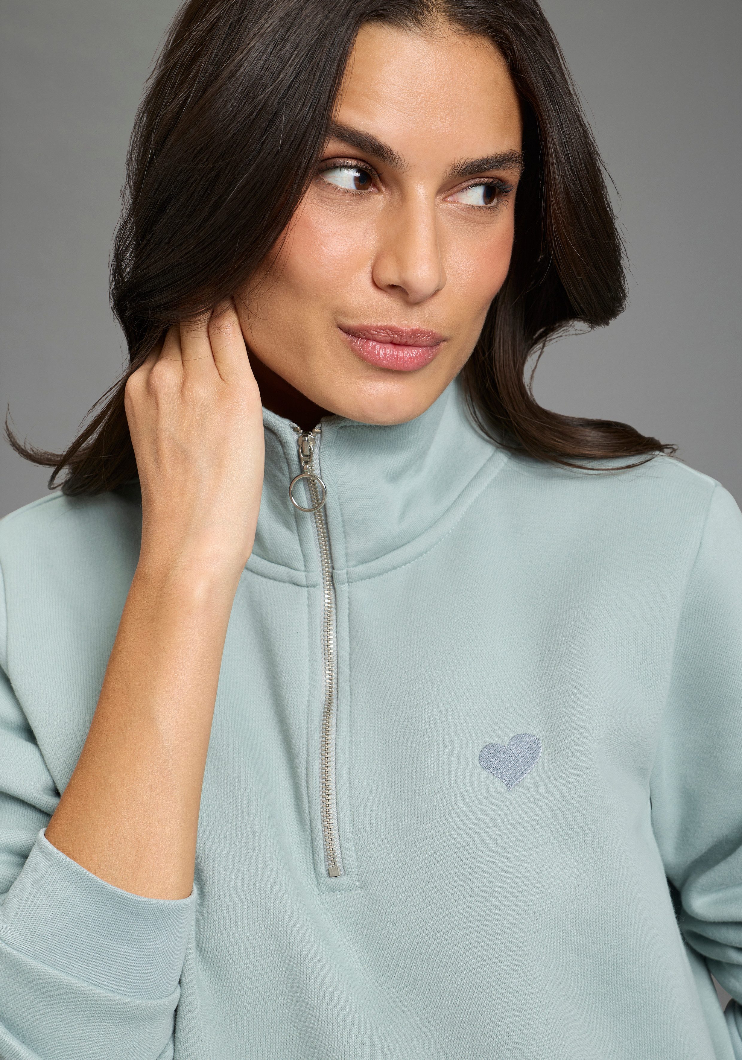 Laura Scott Sweater Modisch verkürzt mit Troyer‑Kragen und Reißverschluss­. € 32,99, (€ 32,99 pro 1 Stk).