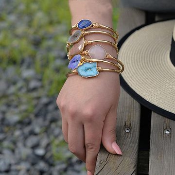 Dekorative Armreif Offenes Armreif, schönes Armband mit Natursteinen, Armband für Frauen