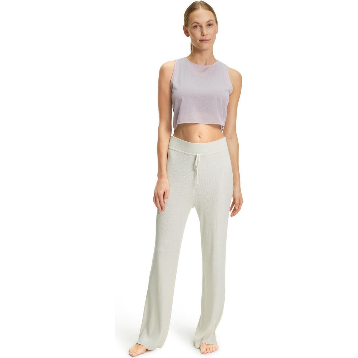 FALKE Kurzarmshirt Damen Yoga Tight Fit-shirt Nachhaltiges, schnelltrocknendes Yoga-Shirt aus recyceltem Polyester