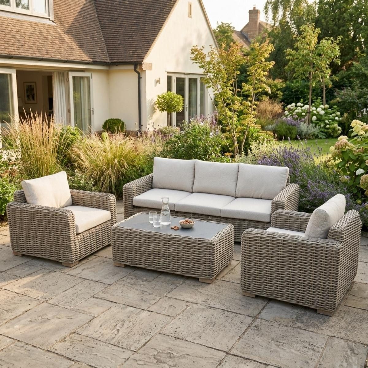bellavista - Home&Garden® Gartenlounge-Set Gartenlounge Set Havana Beige Polyrattan 5 Personen Sinterstein, (Set, 4-tlg., 3-Sitzer Sofa, 2 Sessel und Tisch), beige, Polyrattan, für 5 Personen, wetterfest - Garten, Terrasse