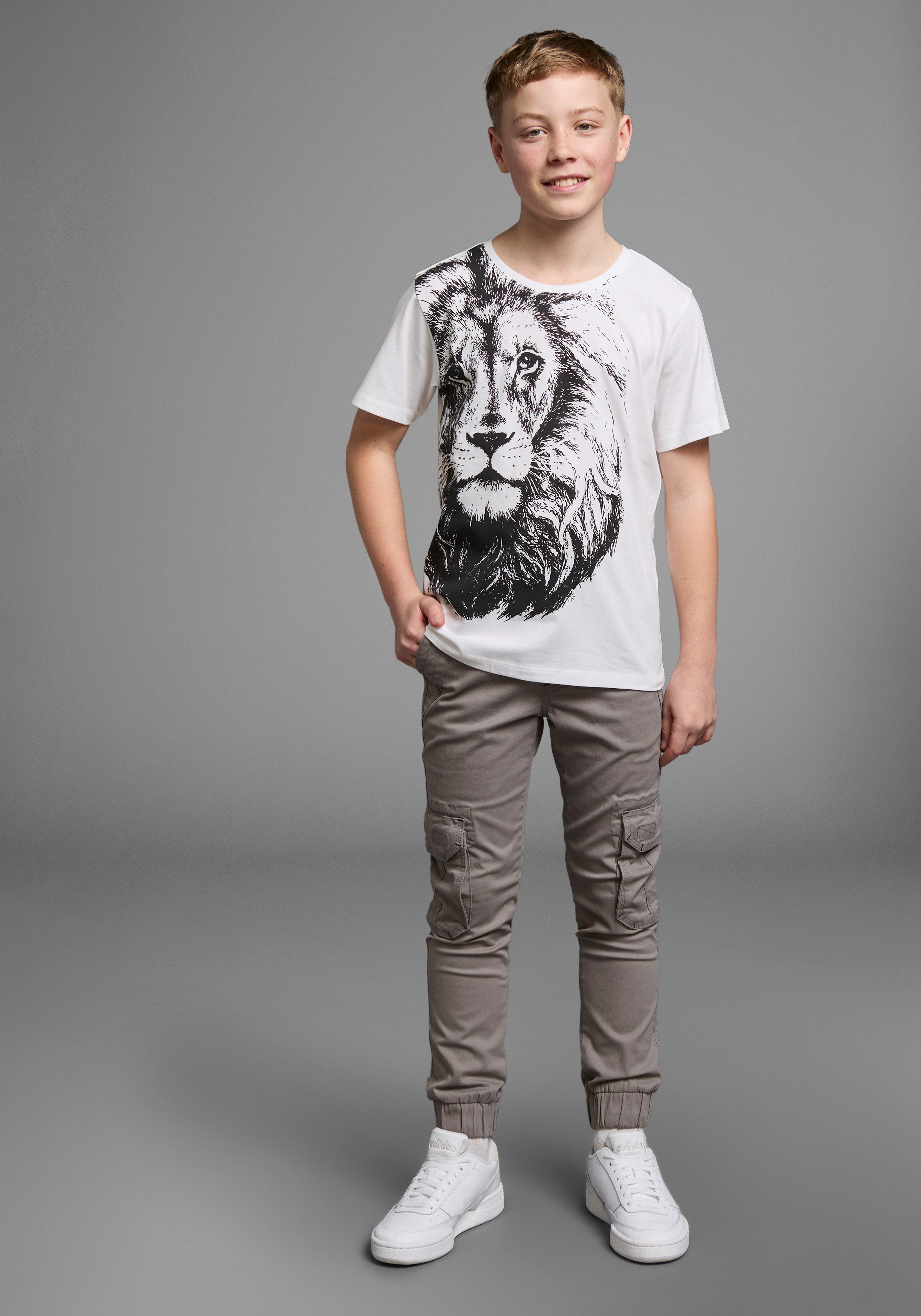 KIDSWORLD T-Shirt Mit coolem LÖWEN-Print Kurzarm, Basic-Passform, bedruckt, Rundhalsausschnitt – Bild 4 von 5