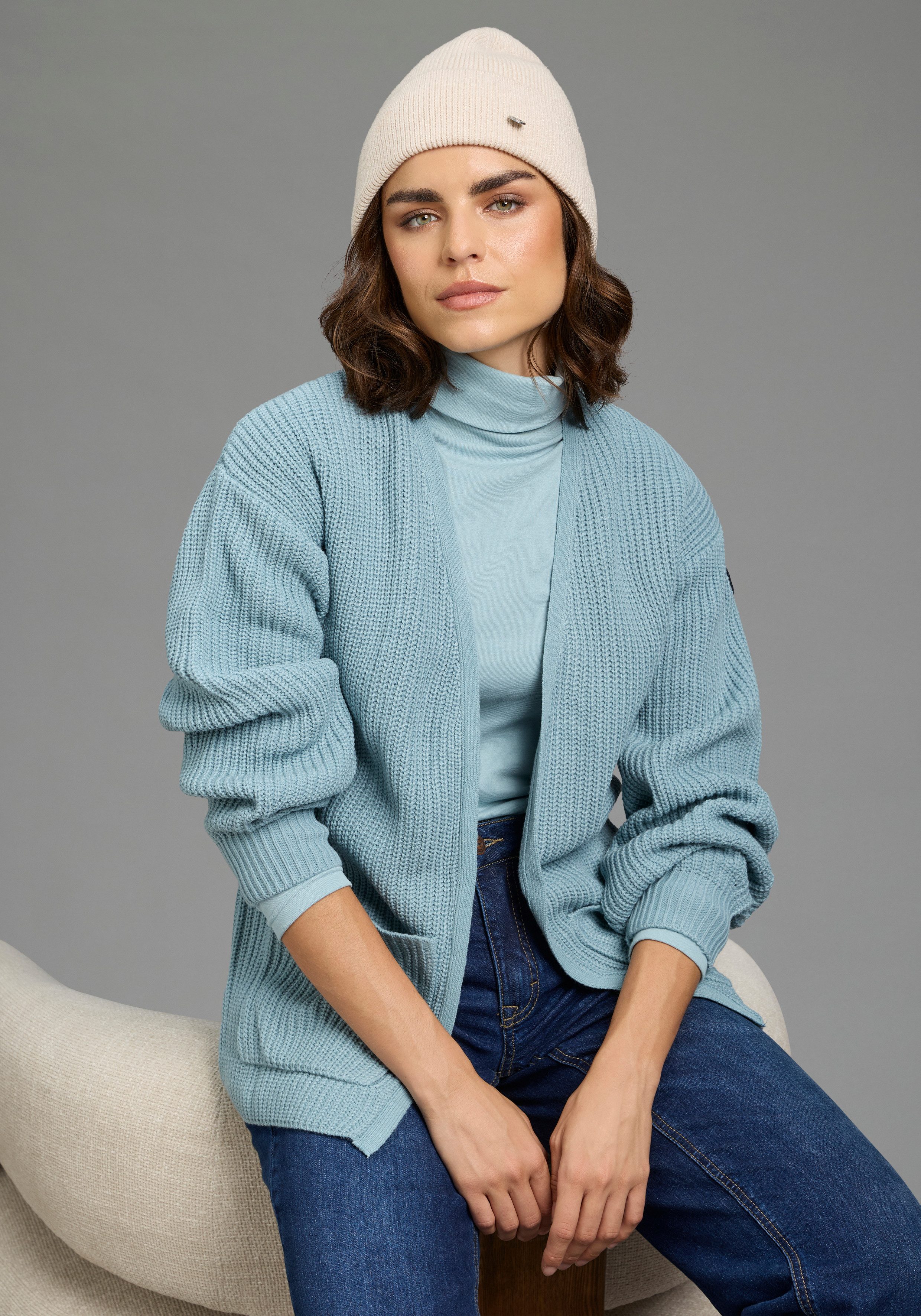 KangaROOS Strickjacke aus kuscheligem Strick