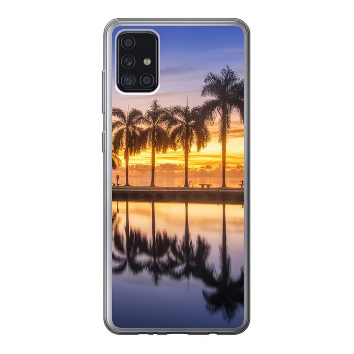 MuchoWow Handyhülle Die Spiegelung einer Palmenreihe im Wasser Handyhülle Samsung Galaxy A52 5G Smartphone-Bumper Print Handy
