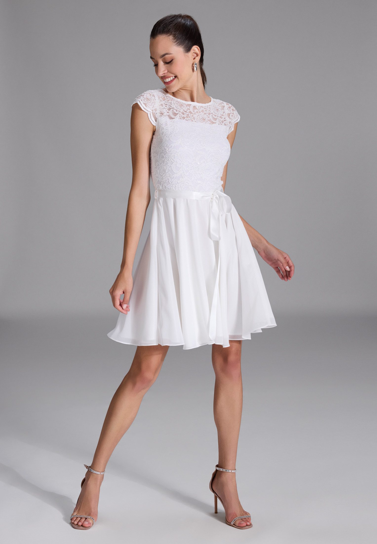 SWING Cocktailkleid Taillierte Passform mit ausgestelltem Rockteil