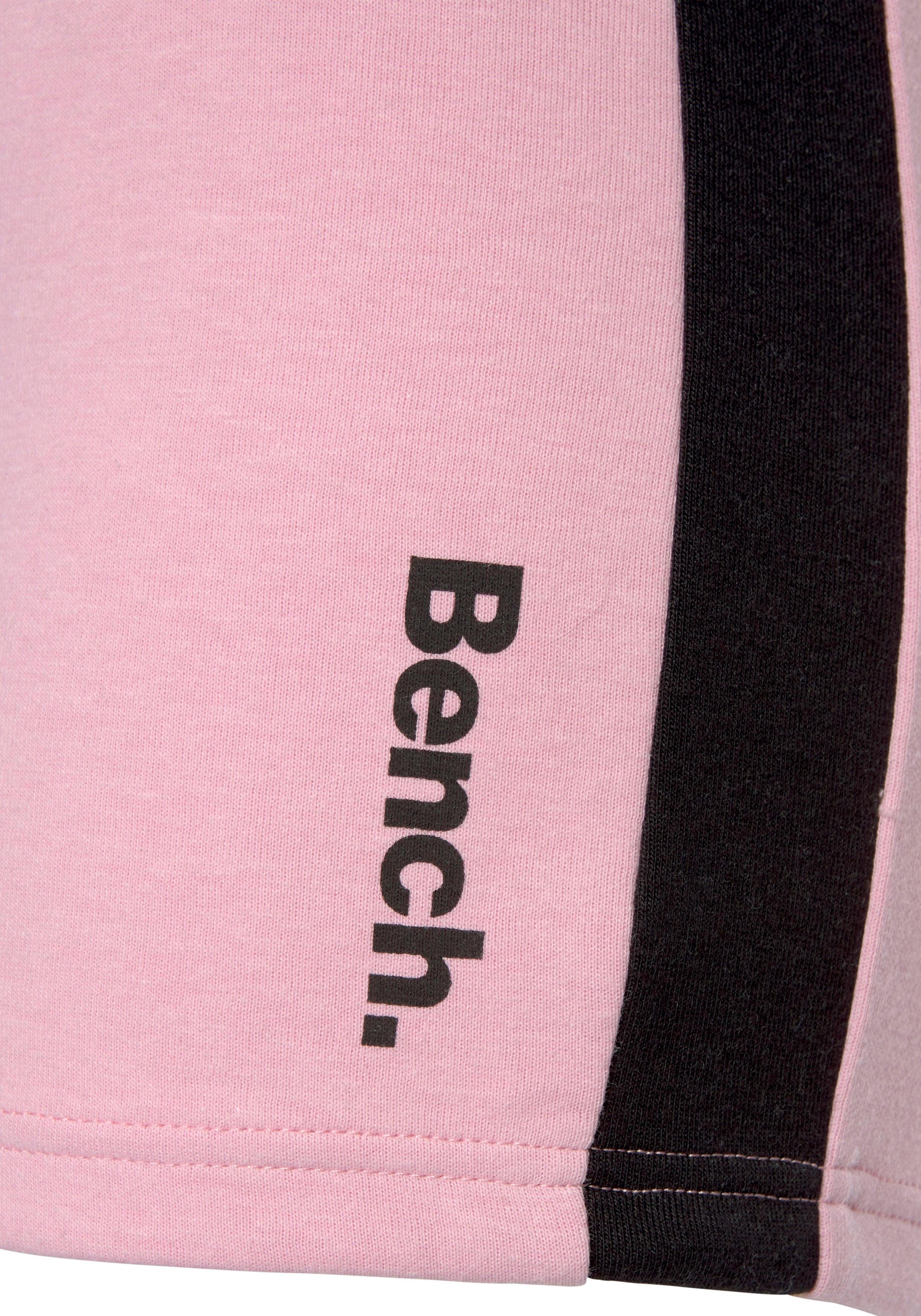 Bench. Loungewear Seitenstreifen, Relaxshorts rosa-schwarz Loungewear mit