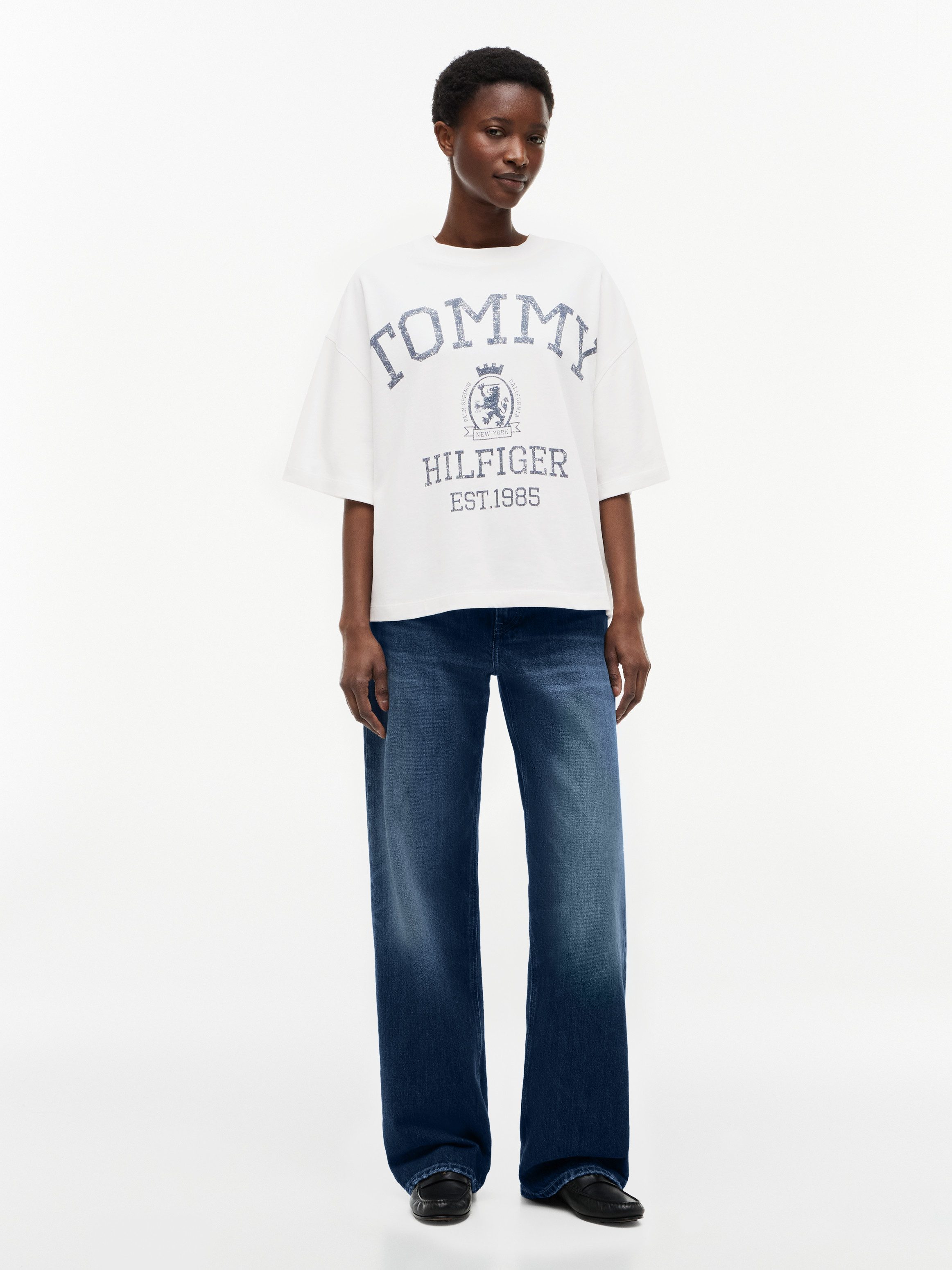 Tommy Hilfiger Kurzarmshirt VARSITY CREST RLX SS T-SHIRT Baumwolle, relaxed fit, Logoprint – Bild 4 von 5