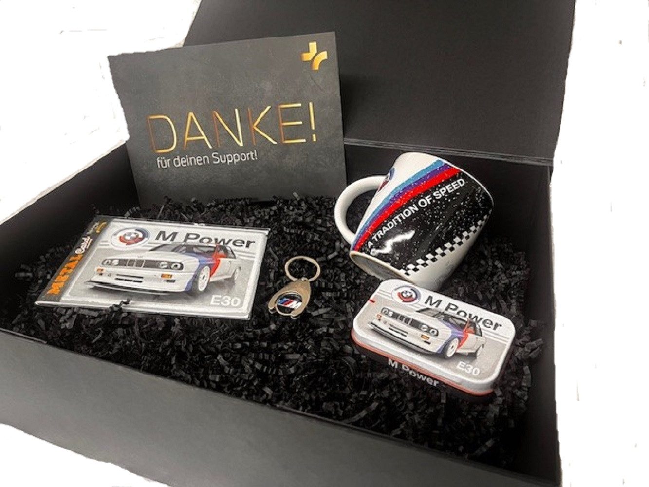 BMW Tasse BMW M Performance Geschenkset Tasse Einkaufschip Postkarte Pillendose, 1-tlg.