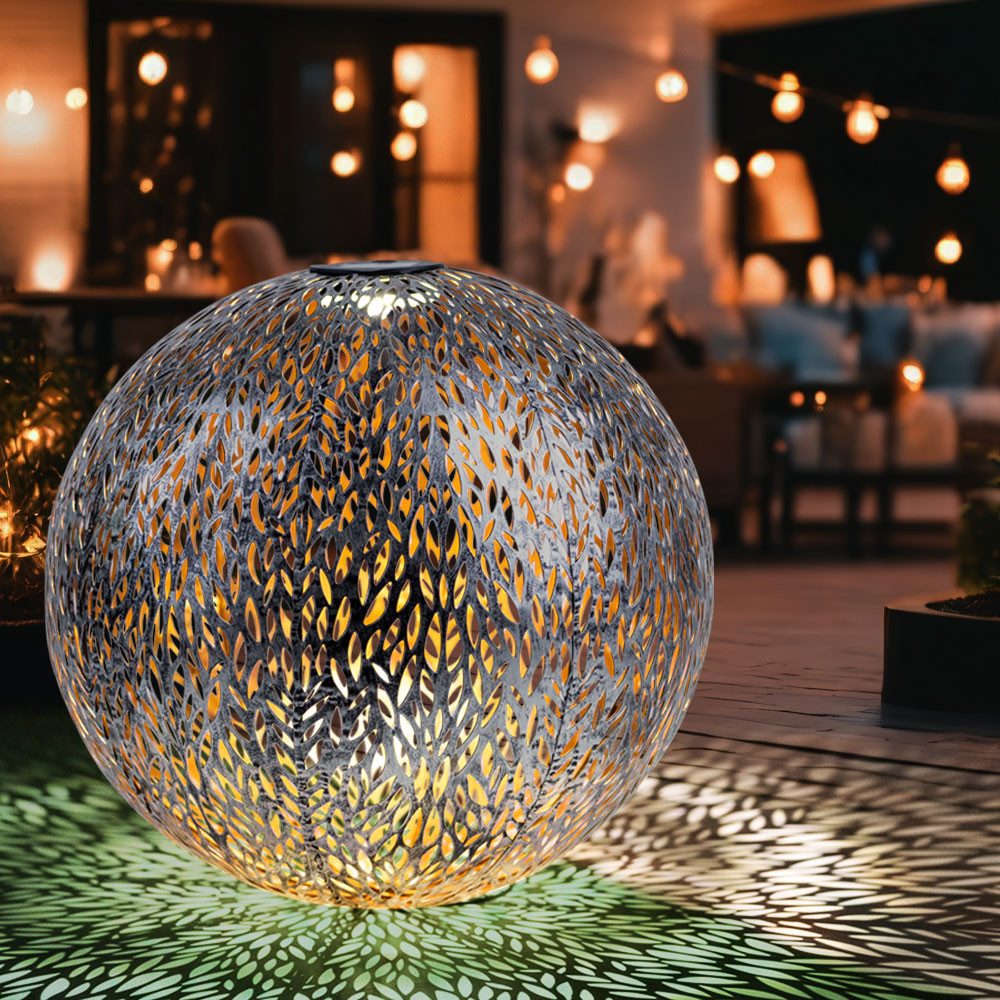 GLOBO LIGHTING LED Solarleuchte, LED-Leuchtmittel fest verbaut, Warmweiß, Solarkugel Windlicht Außenlampe LED Erdspieß Gartendeko silber gold