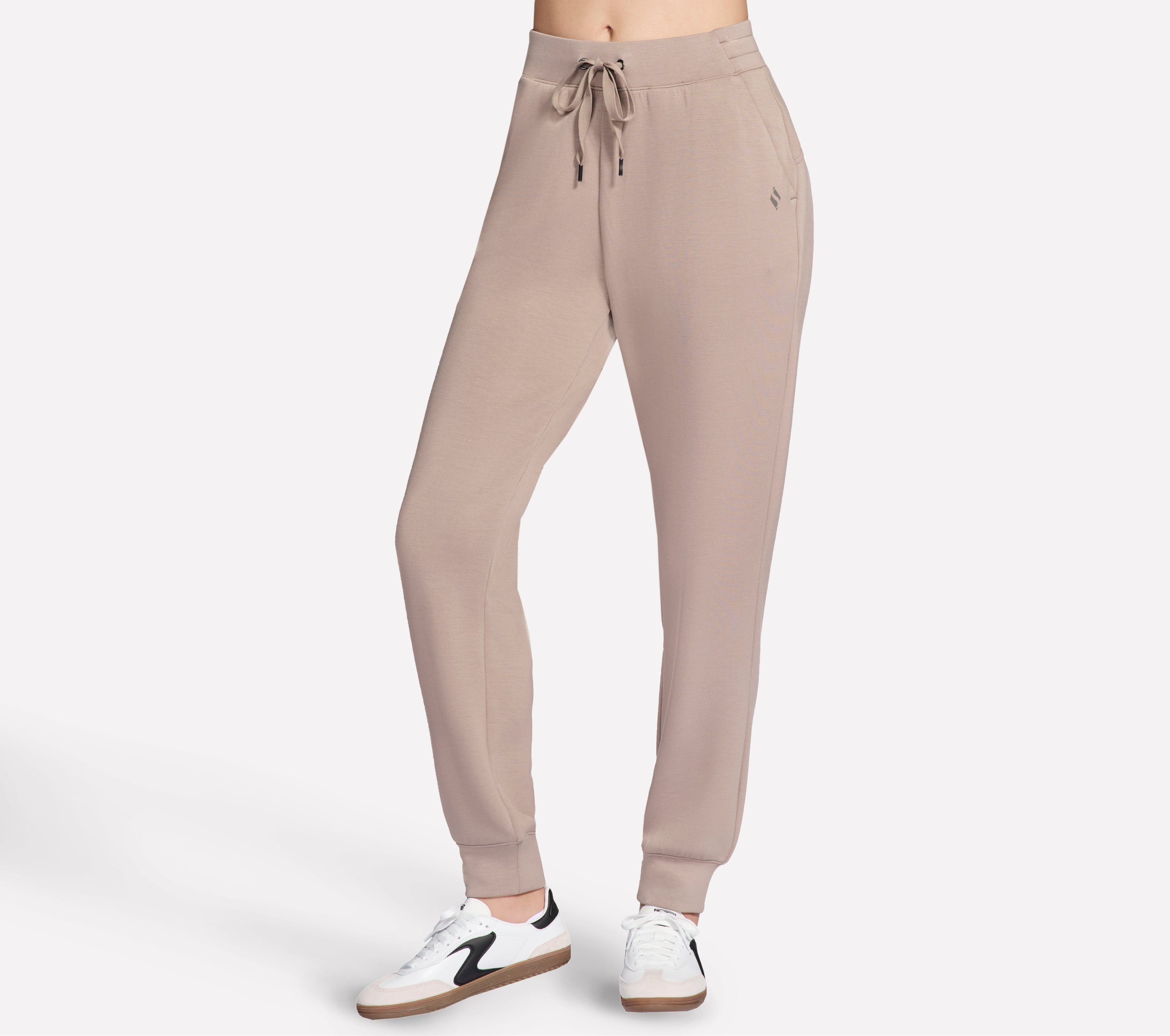 Skechers Jogginghose SKECHLUXE ELEVATE JOGGER aus SKECHWEAVE ELEVATE™-Stoff, konisch zulaufendes Bein