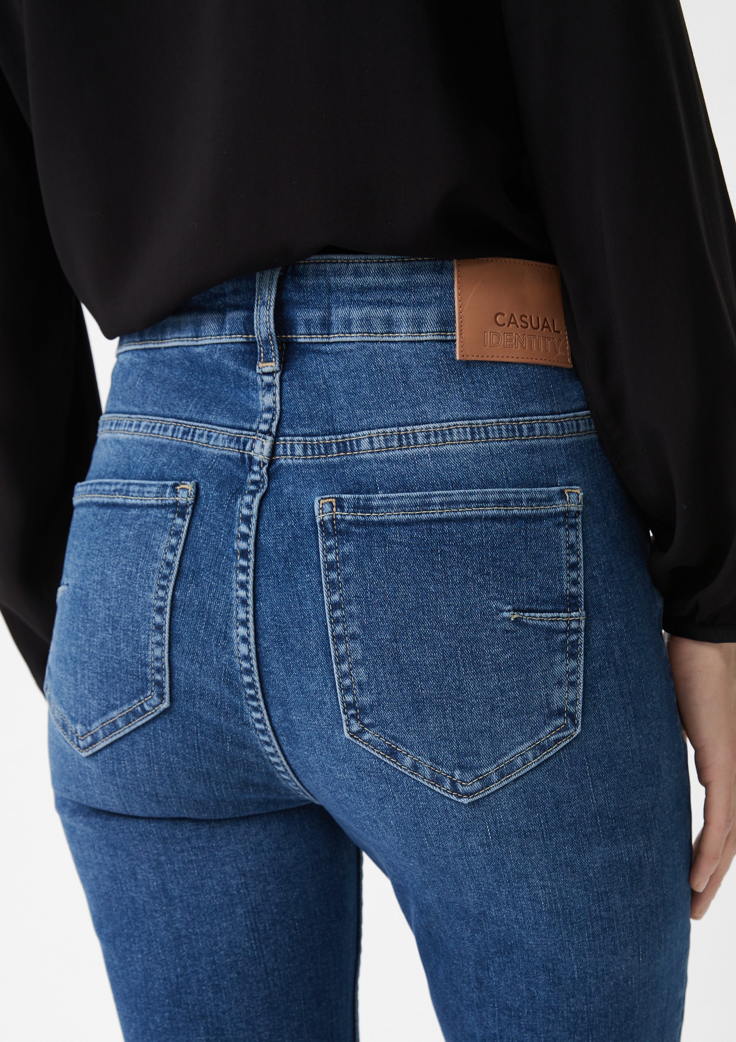 casual comma Waschung, mit Skinny: 5-Pocket-Jeans Waschung Leder-Patch identity Jeans