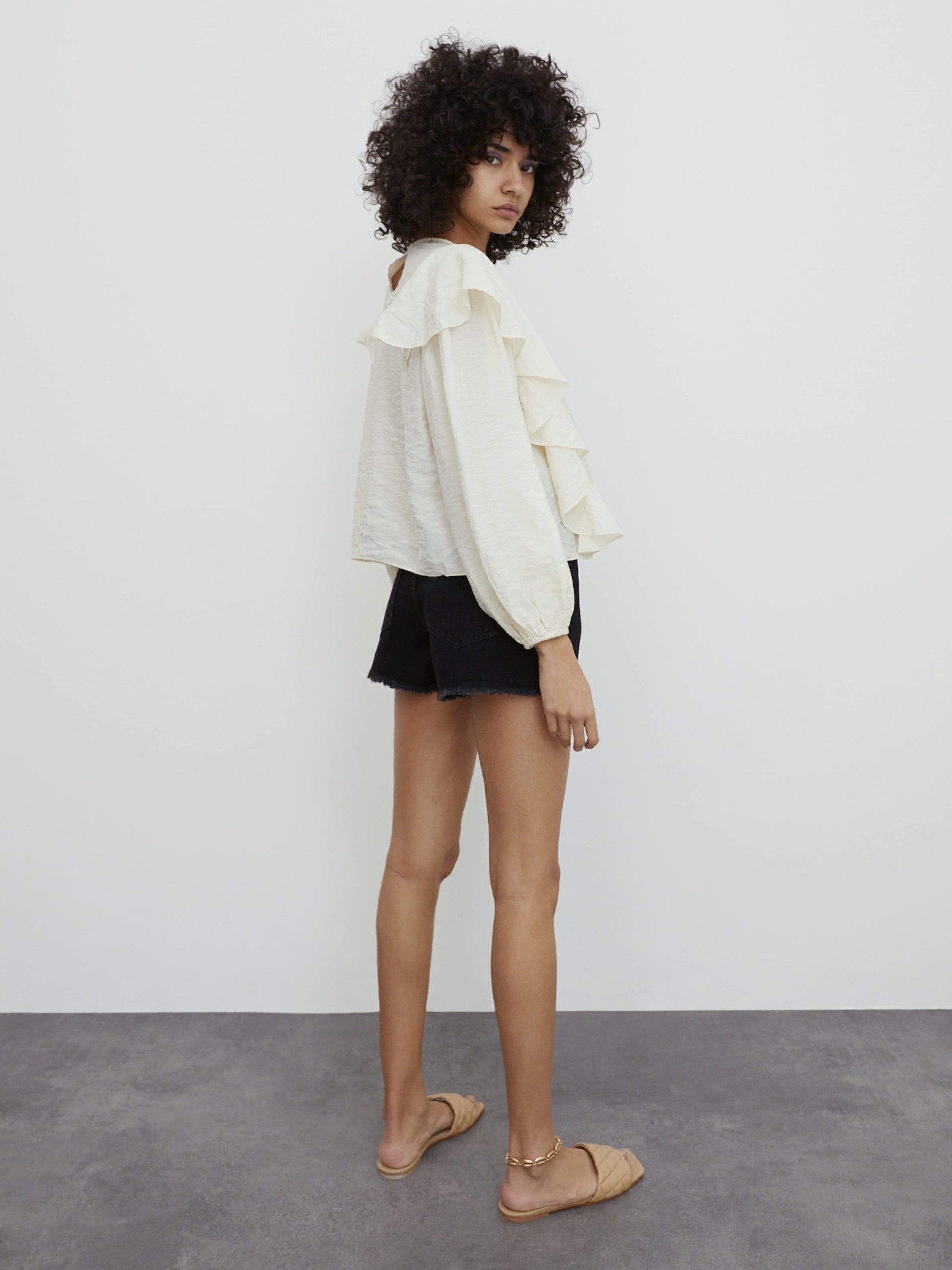 EDITED Jeansshorts Jacey (1-tlg) Fransen