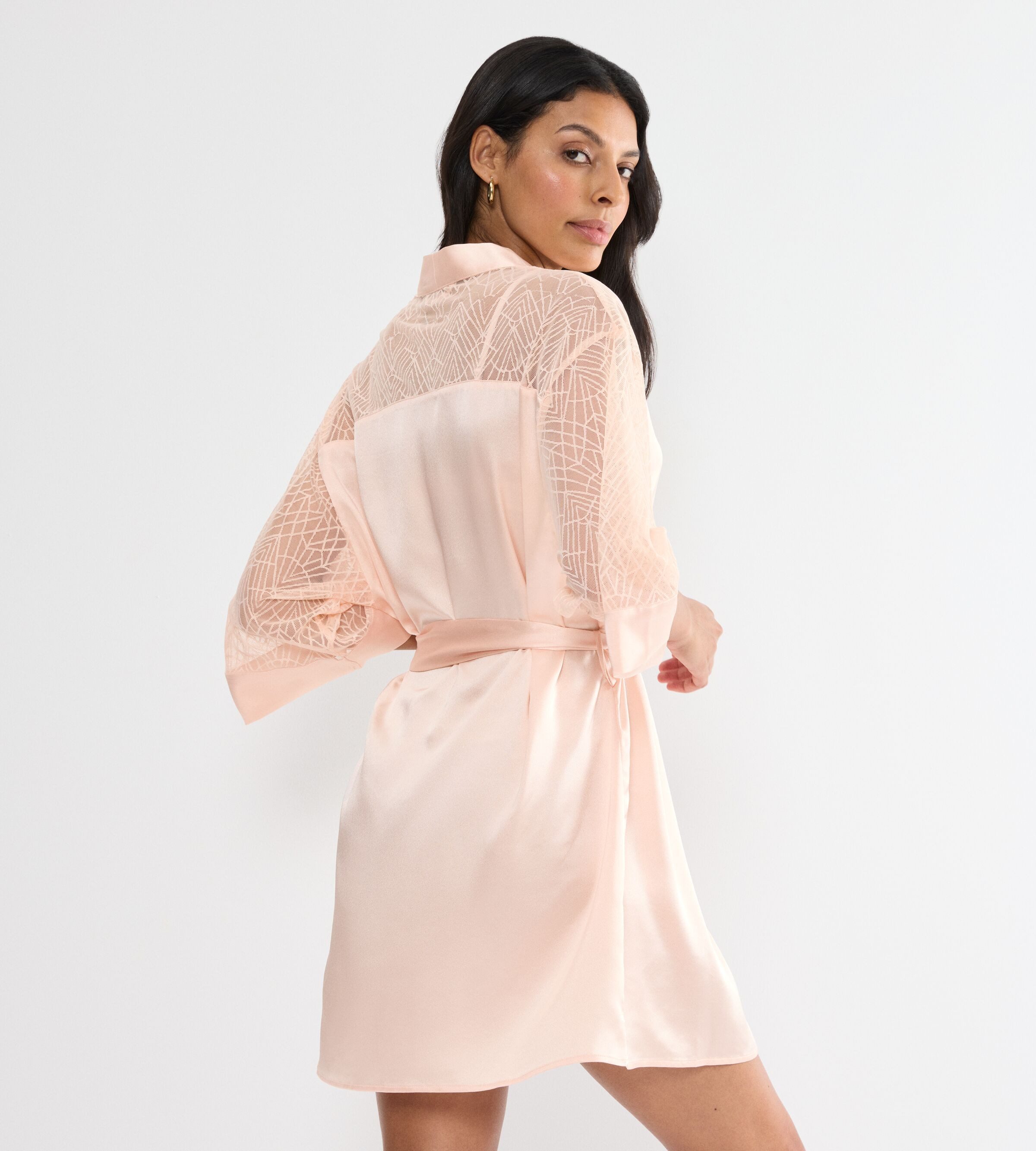 Triumph Morgenmantel A Weekend to Remember Robe, Kurzform, Satin, Schalkragen, Gürtel, weite, transparente Ärmel