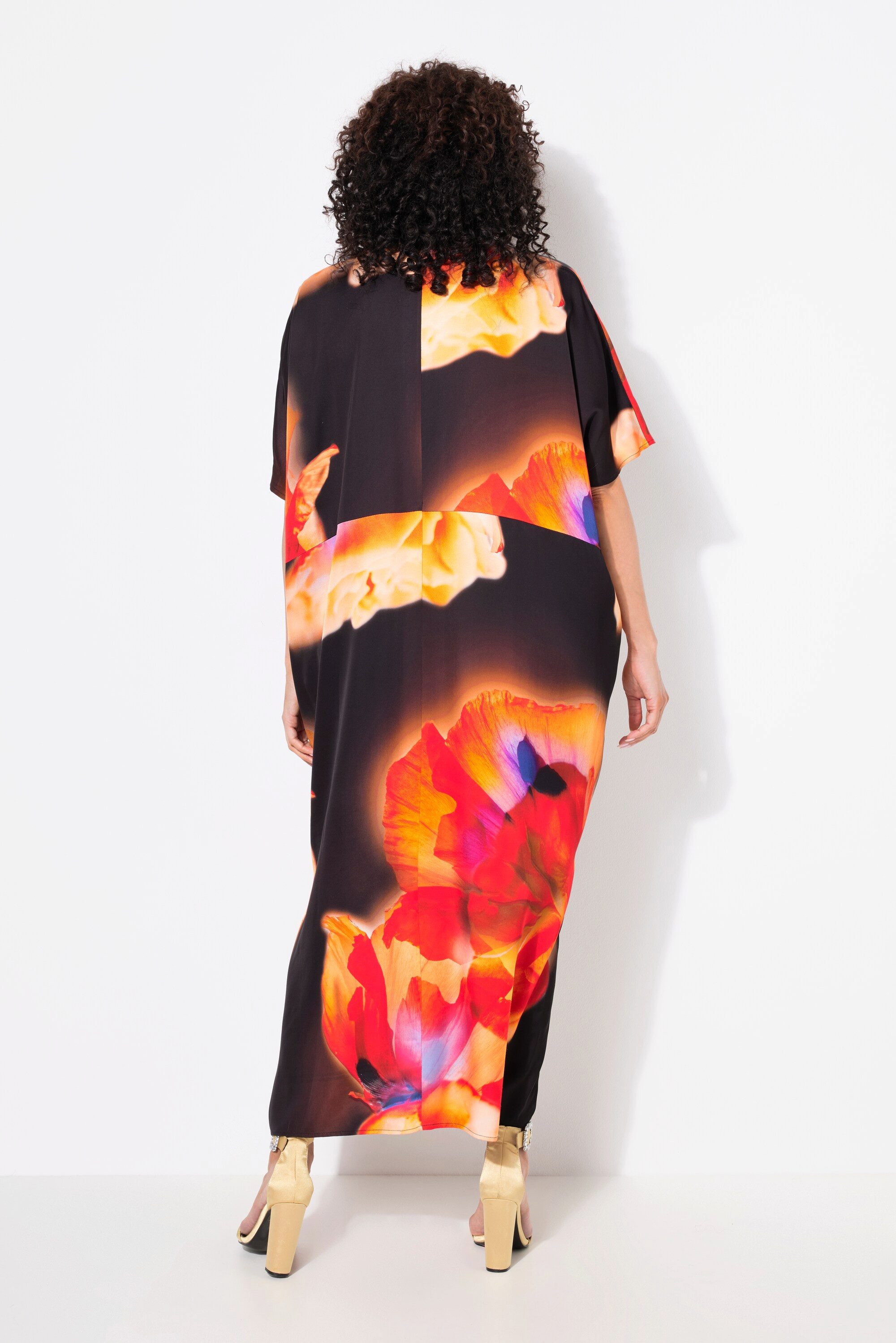 Ulla Popken Cocktailkleid Satin-Kaftan Blüten Ziersteine V-Ausschnitt