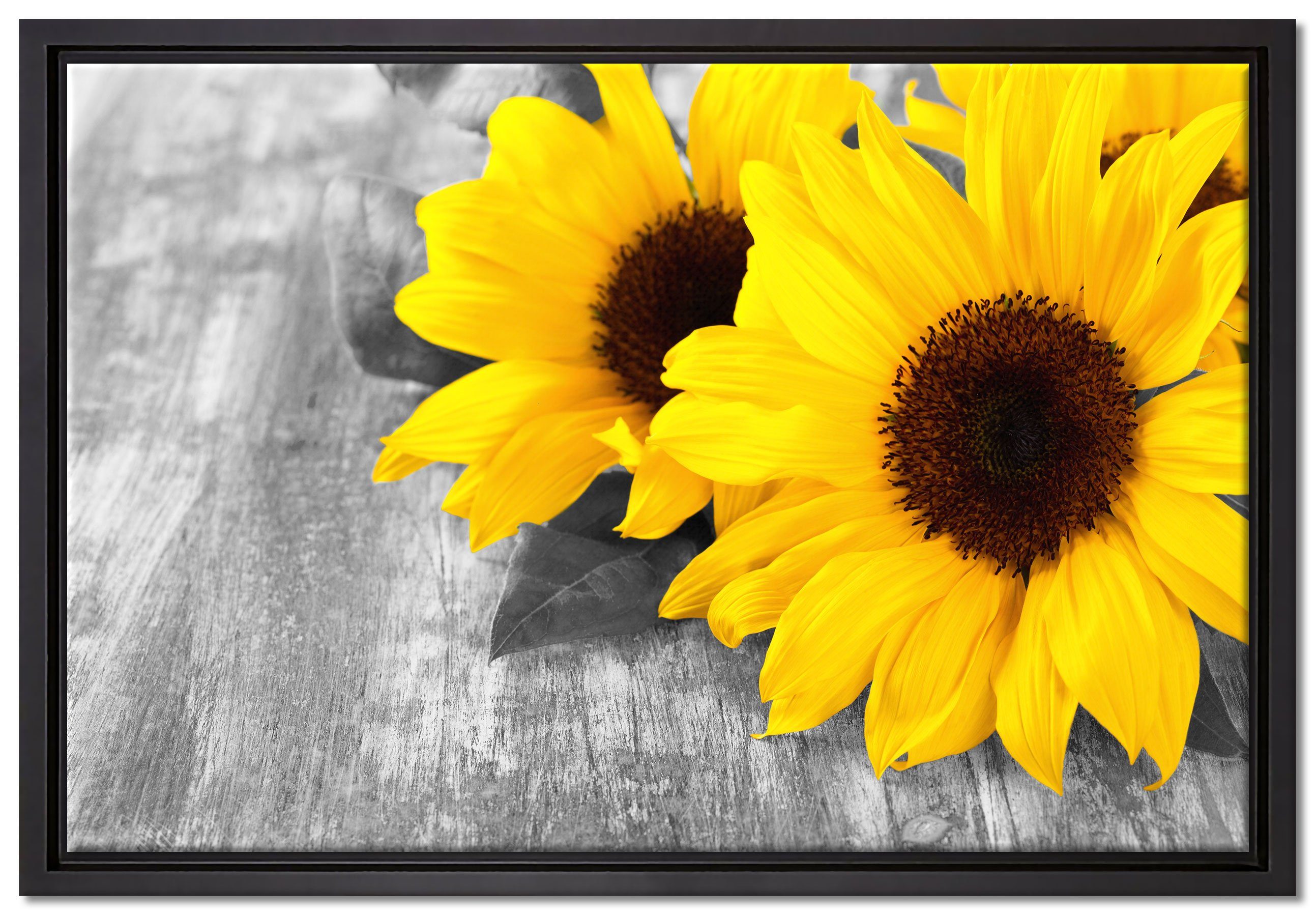 Pixxprint Leinwandbild schöne Sonnenblumen auf Holztisch, Wanddekoration (1 St), Leinwandbild fertig bespannt, in einem Schattenfugen-Bilderrahmen gefasst, inkl. Zackenaufhänger