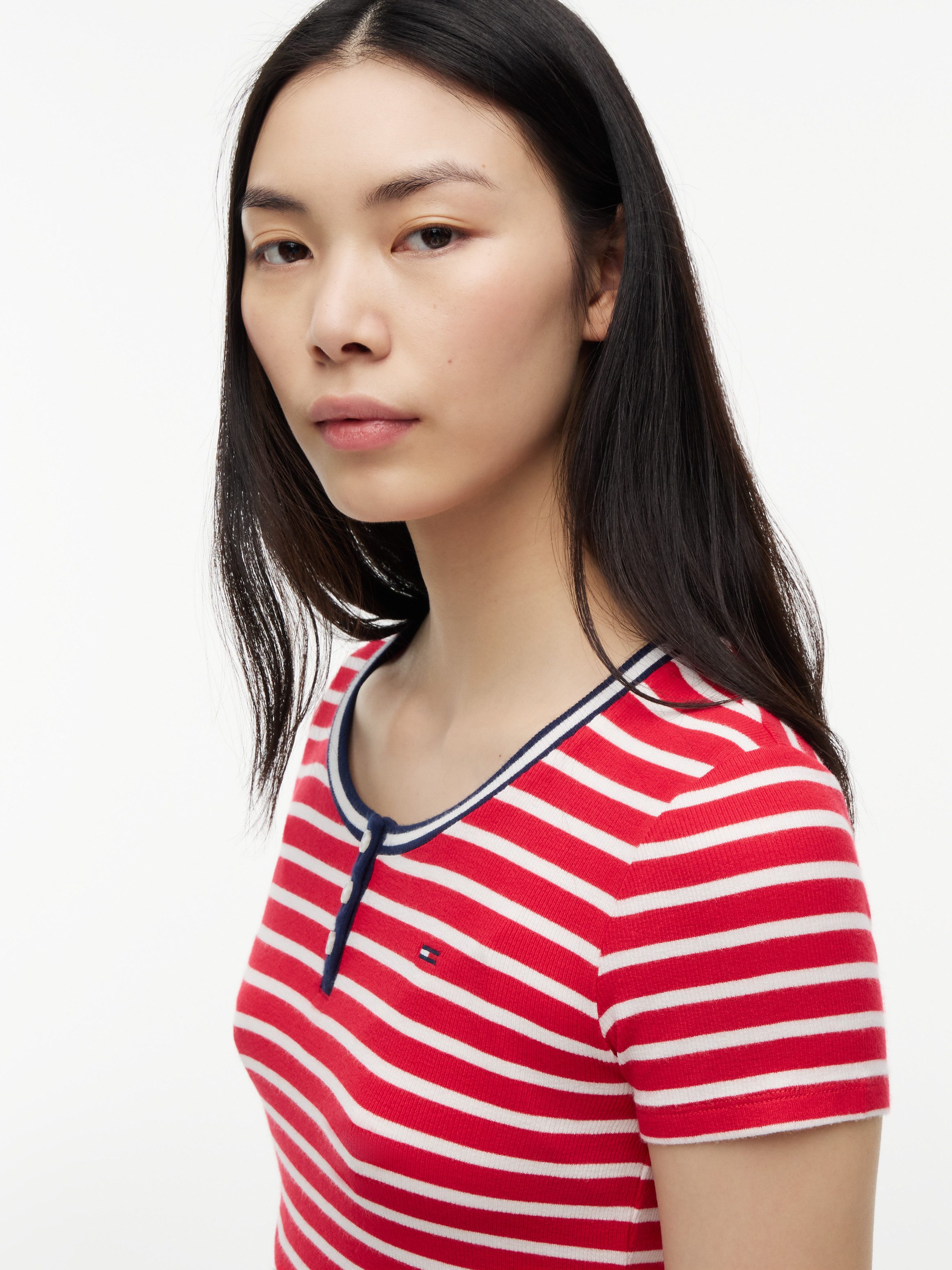 Tommy Jeans Henleyshirt TJW SLIM HENLEY SS TEE Viskosemischung, slim fit