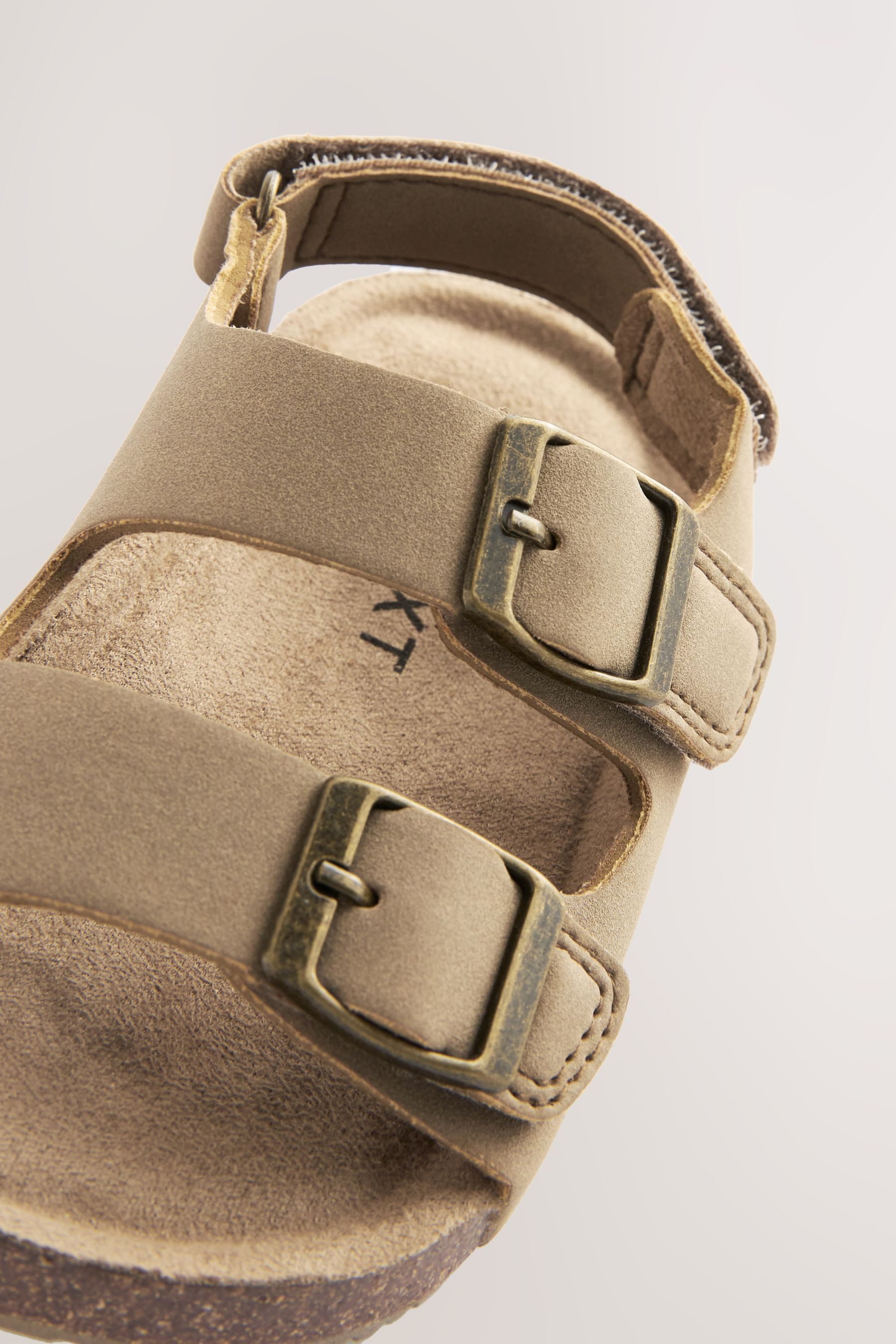 Next Sandale mit Doppelschnalle + gepolstertem Fußbett Sandale (1-tlg)