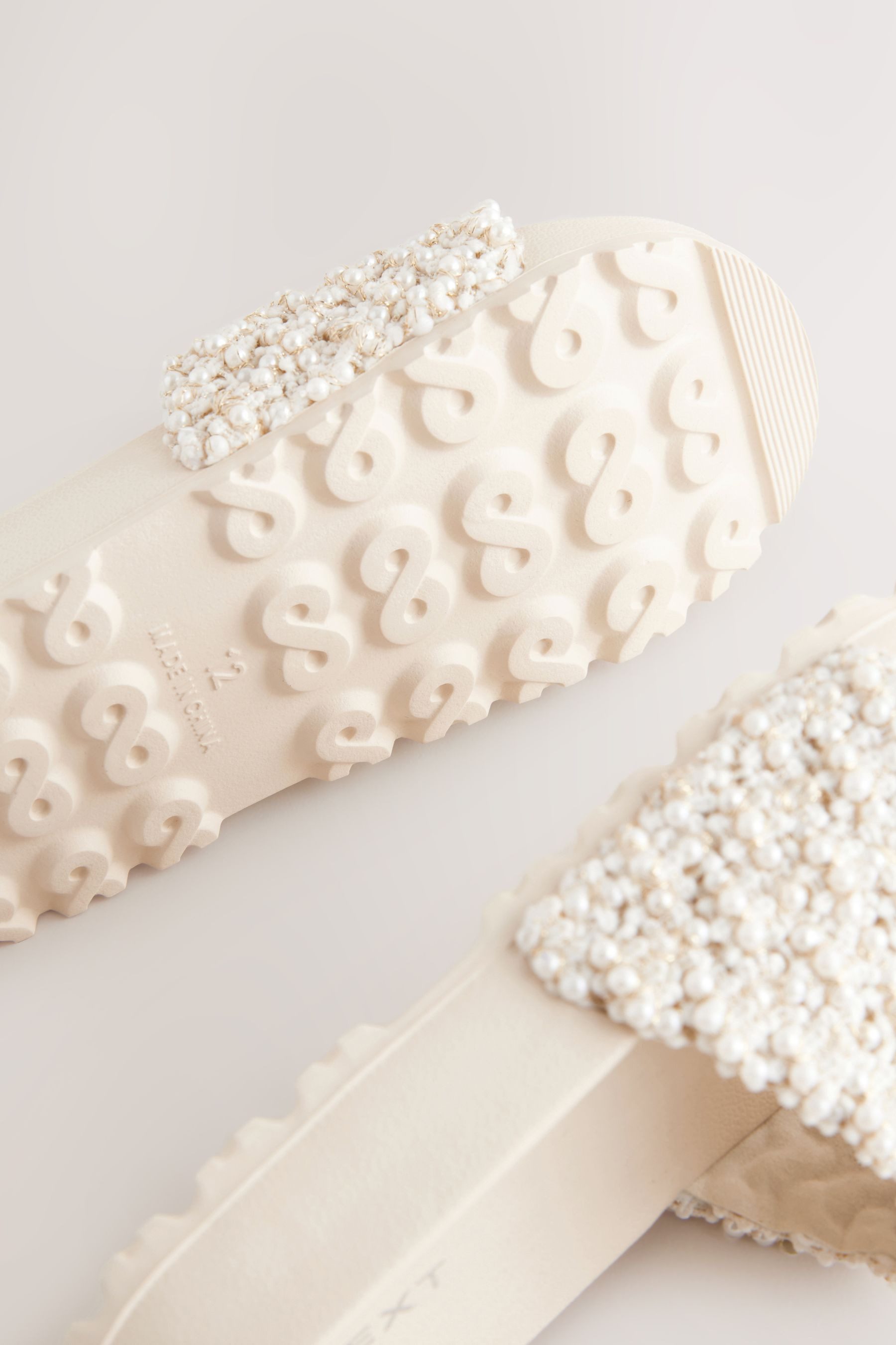 Next Slider-Sandale in Perlmuttoptik Badepantolette (1-tlg)