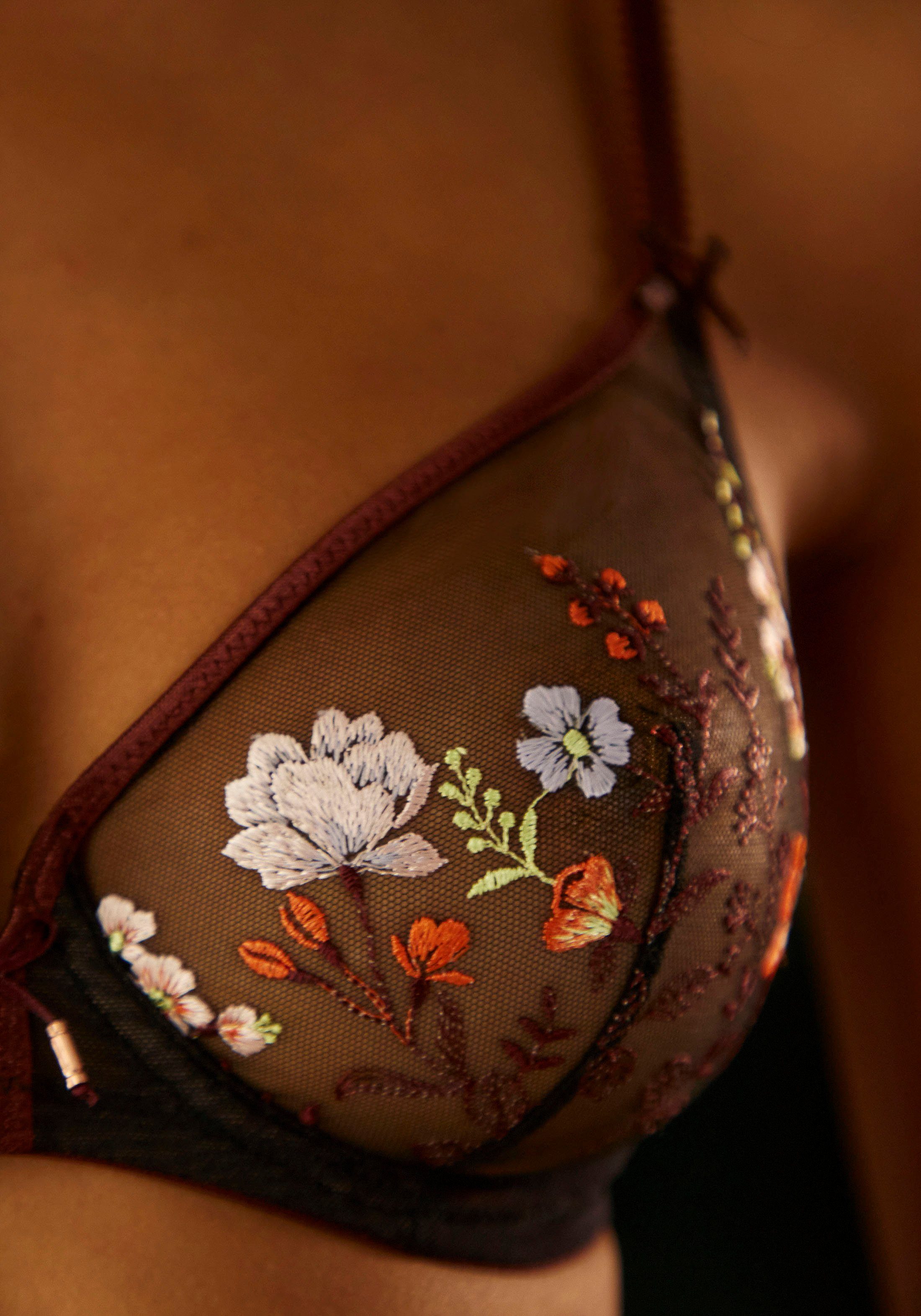 LASCANA Bügel-BH sexy Blumen mit Stickereispitze, Maria aus Dessous schwarz-bunt edler