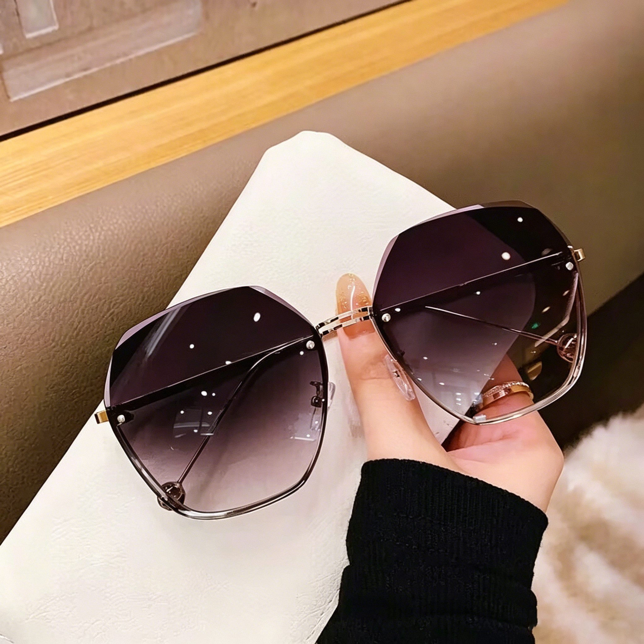 Fyrove Sonnenbrille Sonnenbrille Damen Rahmenlose Sonnenbrille mit Diamant Schliff (Sonnenbrille, Aufbewahrungsbeutel, Mikrofasertuch, Brillenetui) Trendy Sonnenbrille mit UV 400 Schutz, Damenbrille, Sonnenschutz