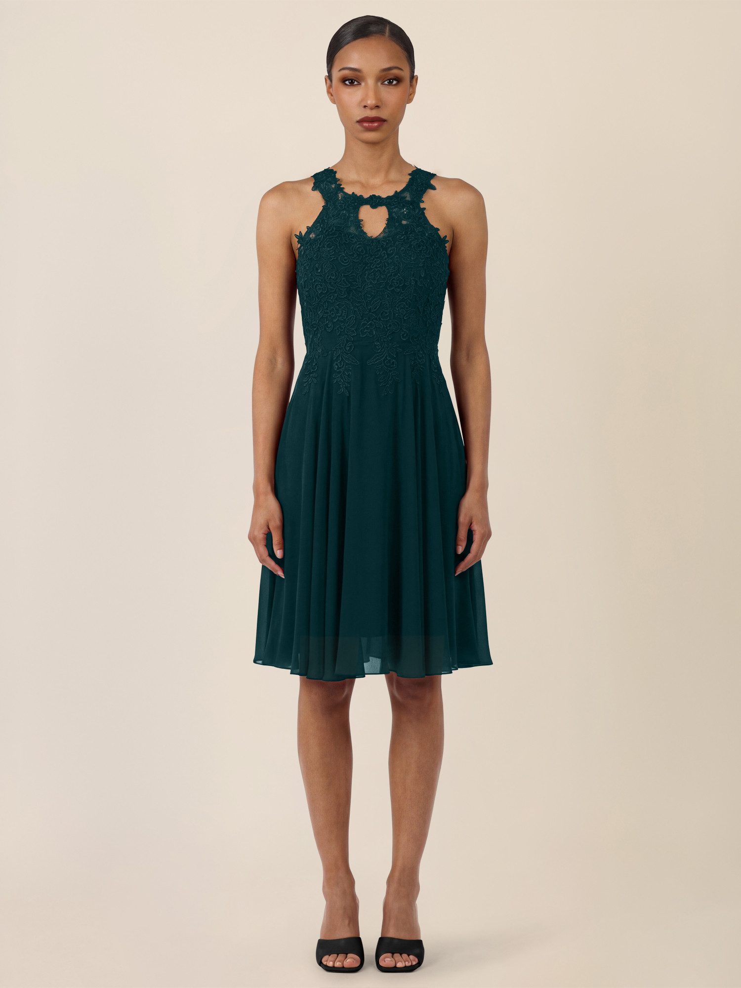 Apart Cocktailkleid mit floraler Spitzenpracht