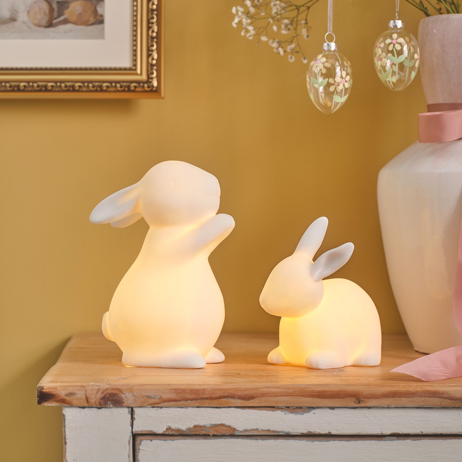 Lights4fun Osterhase 2er Set LED-Osterhasen aus Porzellan mit Timer