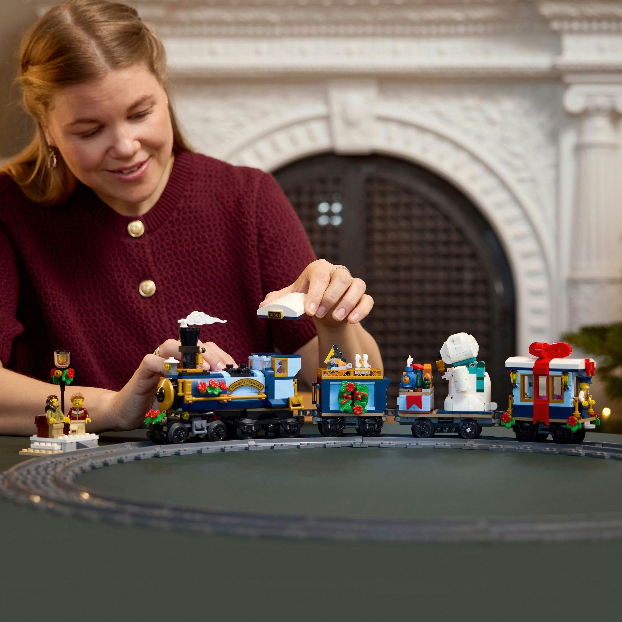 LEGO® Weihnachtsexpress (10361), LEGO Icons Konstruktionsspielsteine, (956 St), Exklusives Set – Bild 3 von 5
