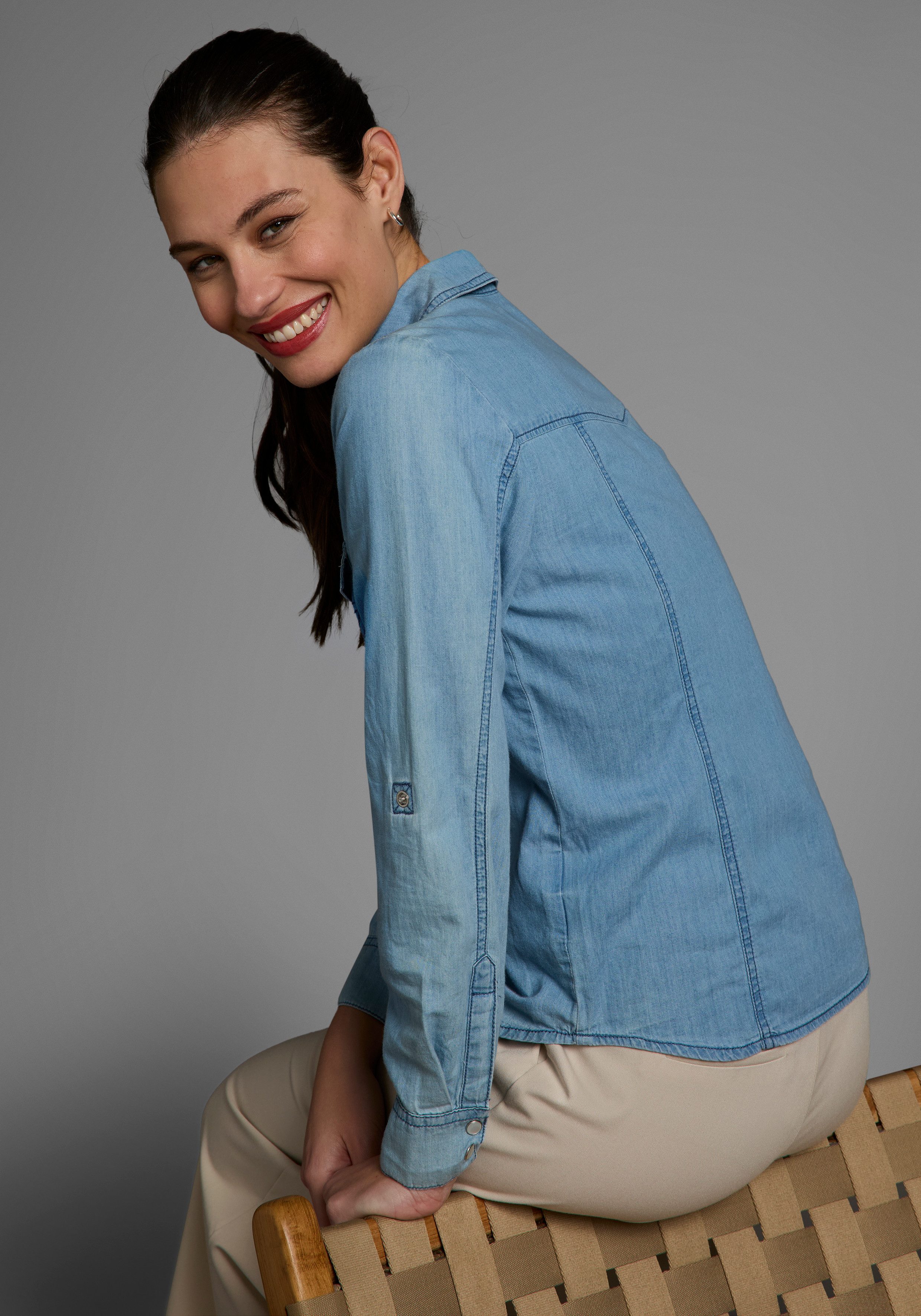 Arizona Jeansbluse mit Druckknöpfen in Perlmuttoptik und Krempelärmeln