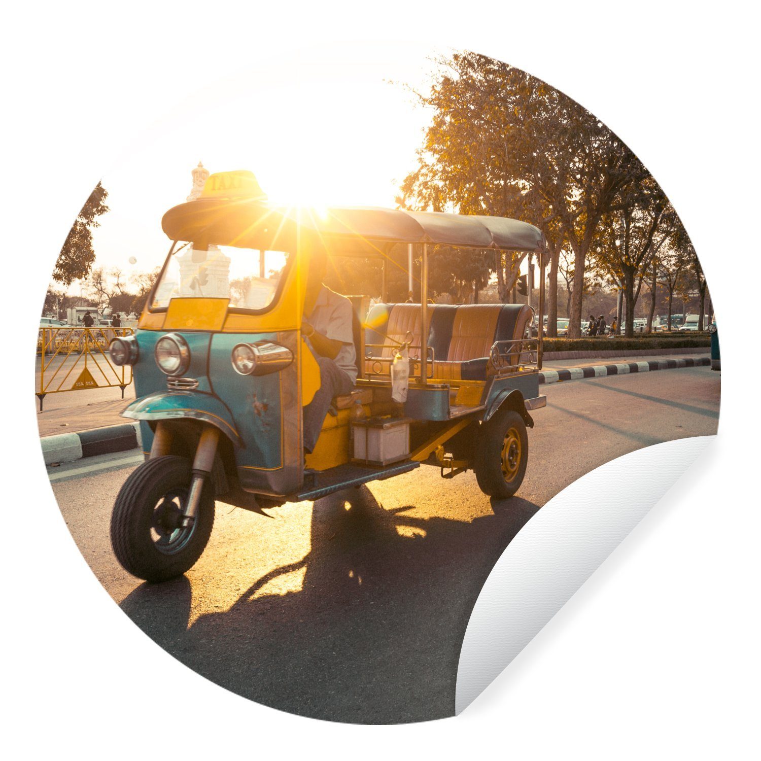 MuchoWow Wandsticker Tuktuk bei Sonnenuntergang (1 St), Tapetenkreis für Kinderzimmer, Tapetenaufkleber, Rund, Wohnzimmer