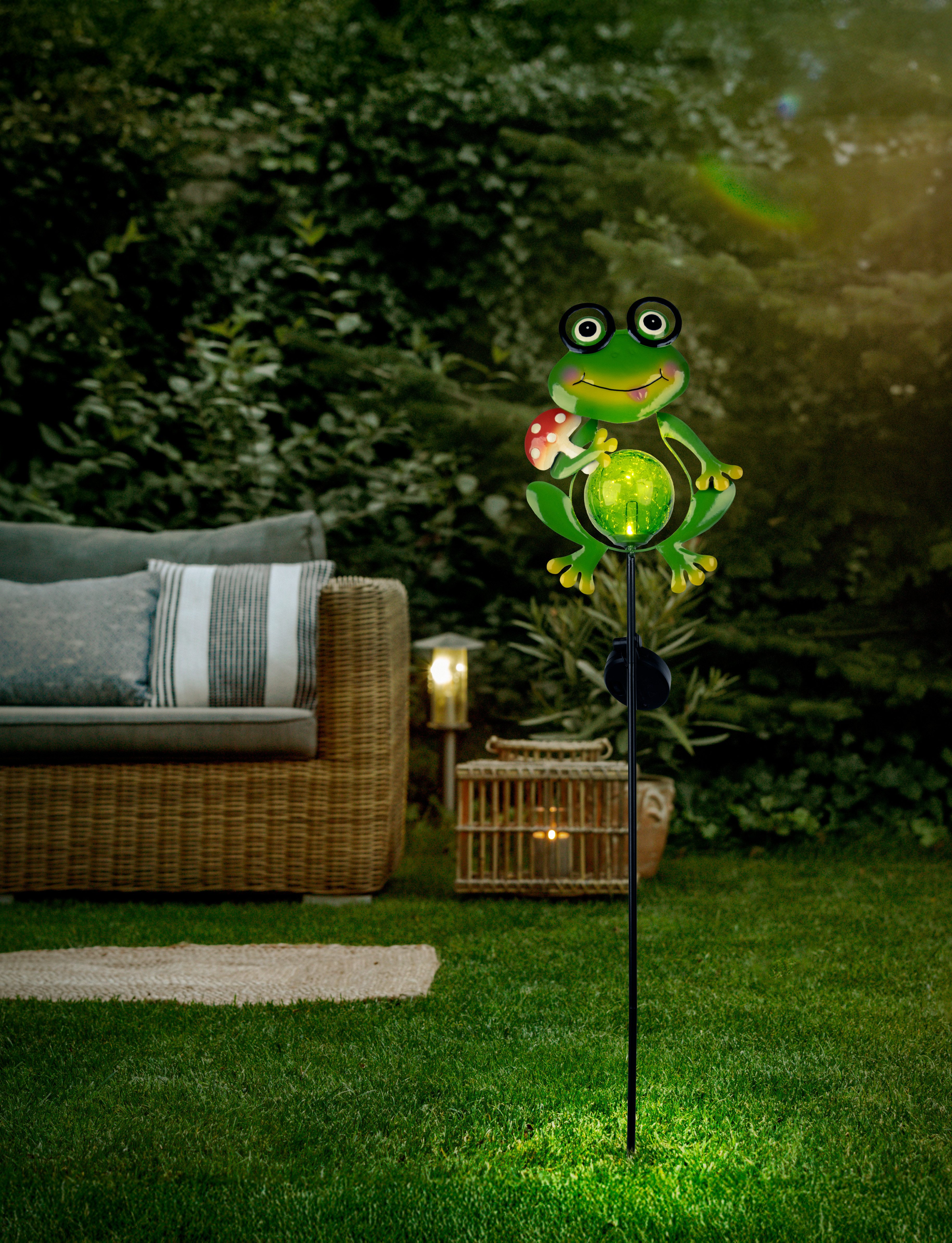 näve LED Solarleuchte Froggy, LED fest integriert, Warmweiß, grüne Solarleuchte, Erdspieß Froschfigur mit Pilz, H: 90cm, warmweiß