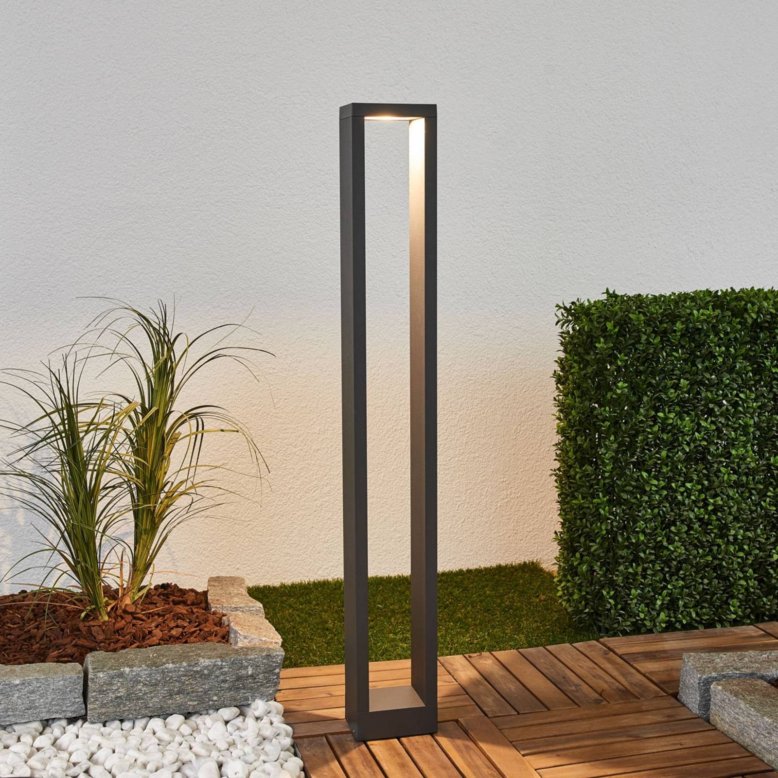 Lucande Außen-Stehlampe Jupp, LED 10 W gesamt, warmweiß