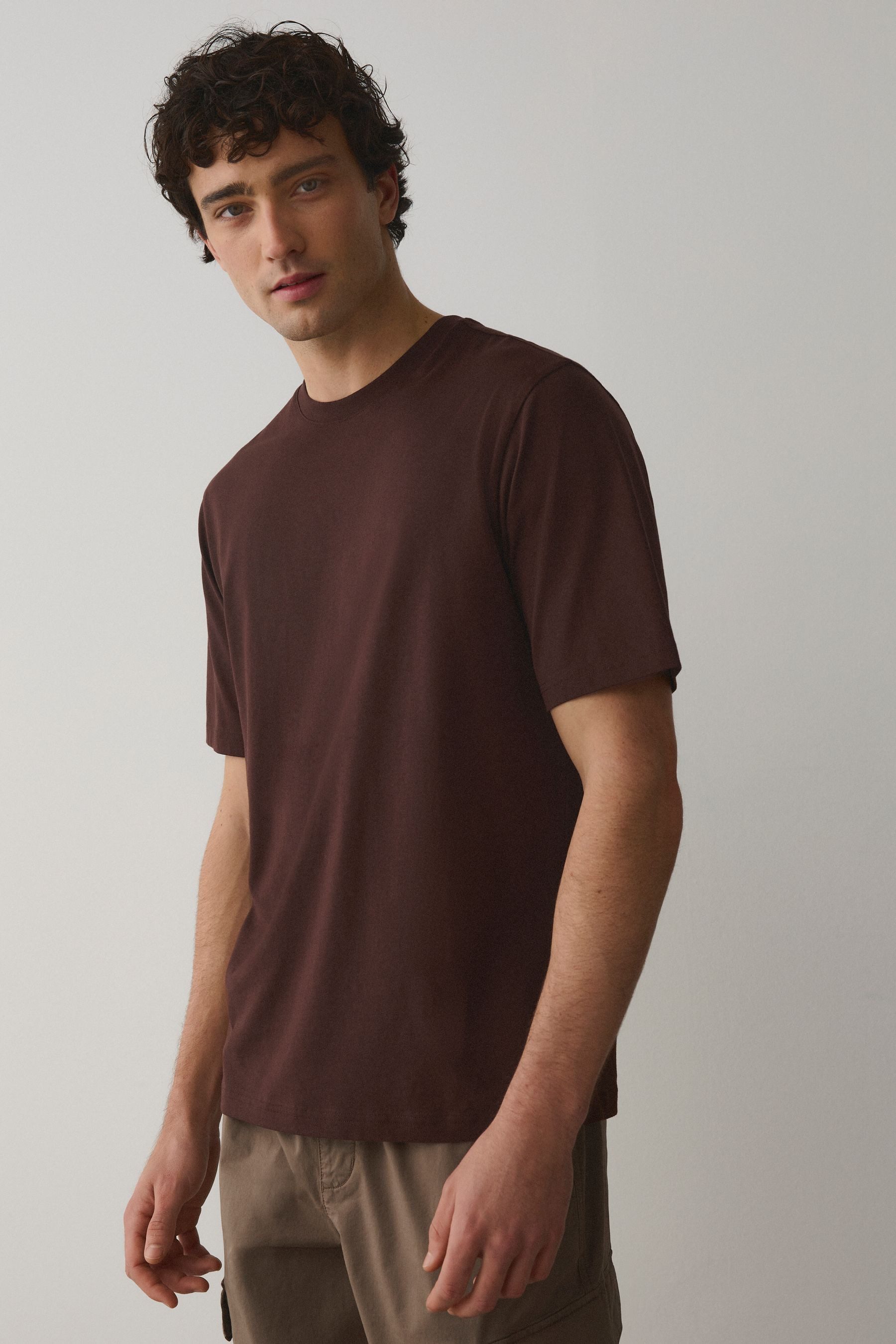 Next T-Shirt Essential Regular Fit Rundhals-T-Shirt (1-tlg) – Bild 4 von 5