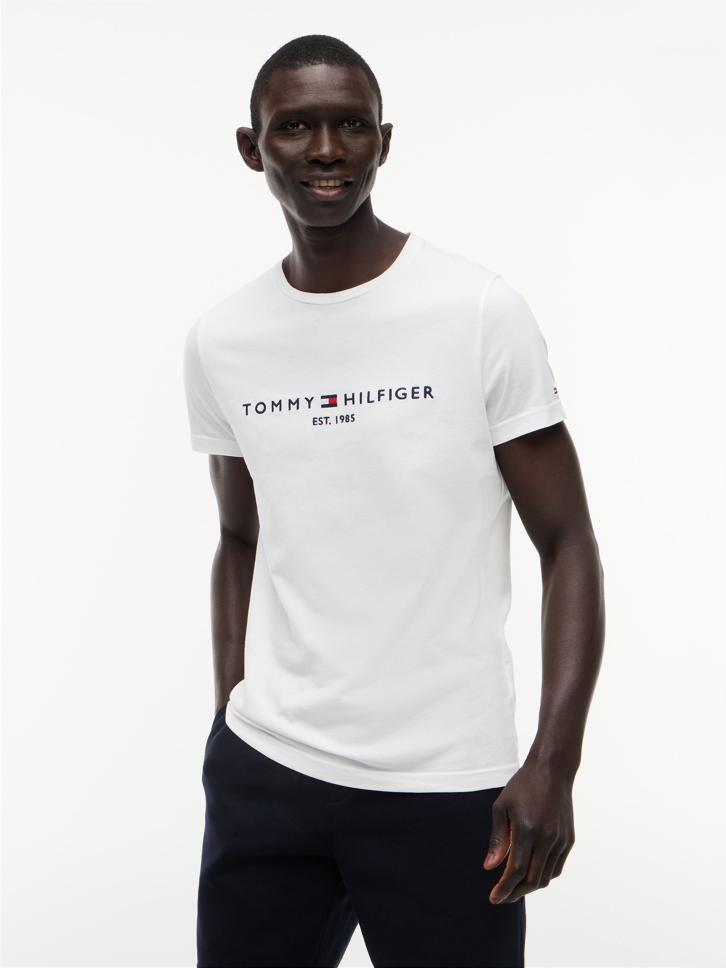 Tommy Hilfiger T-Shirt TOMMY FLAG HILFIGER TEE aus Bio-Baumwolle, Regular Fit